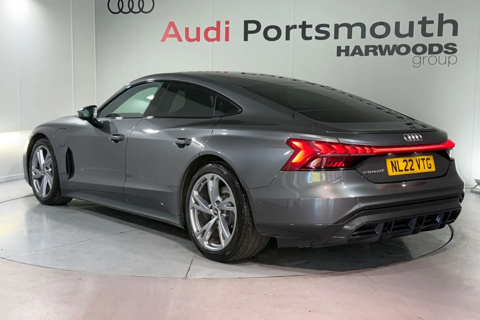 Audi e-tron GT thumbnail image number 8