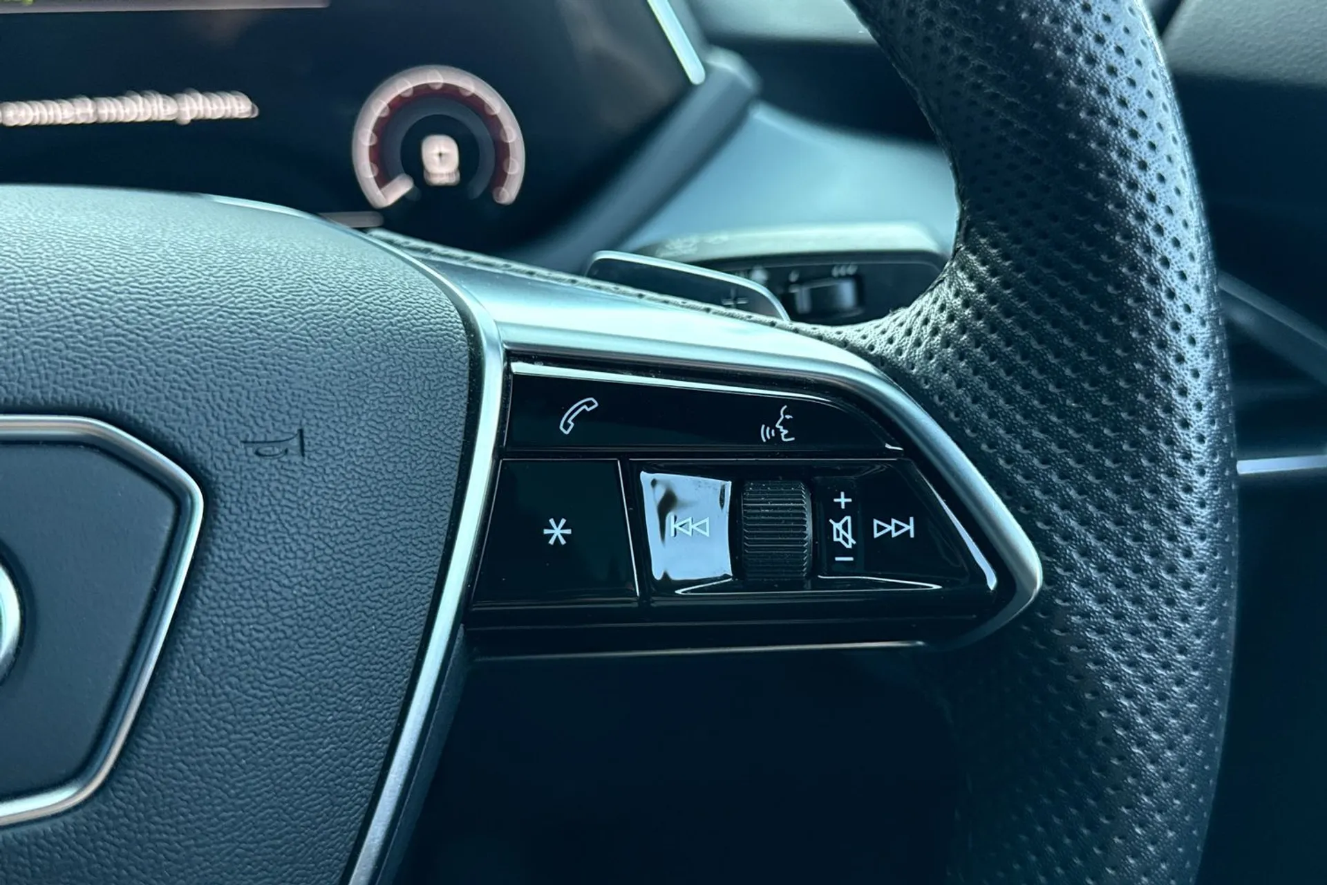 Audi e-tron GT thumbnail image number 42
