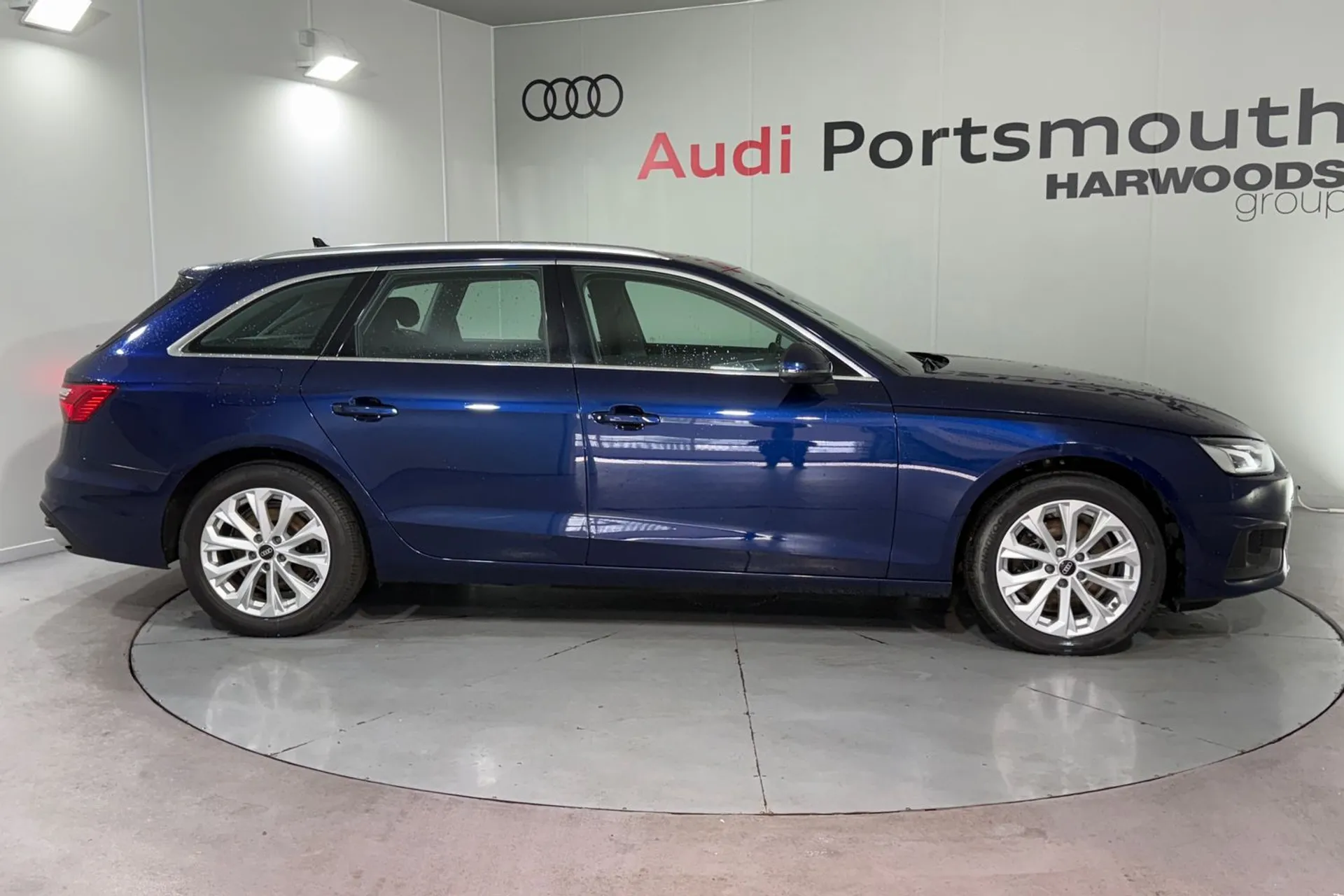 Audi A4 thumbnail image number 2