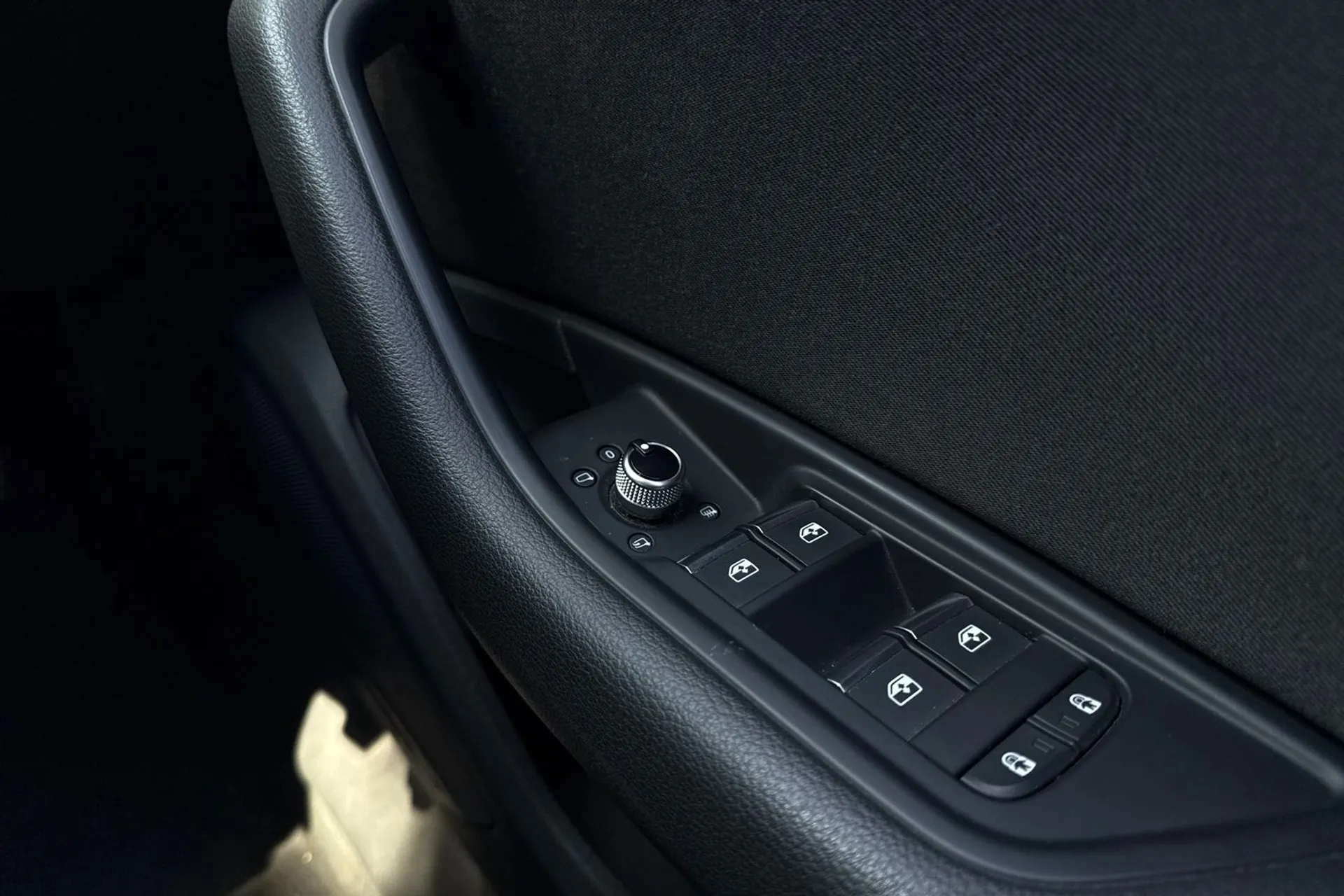 Audi A4 thumbnail image number 40