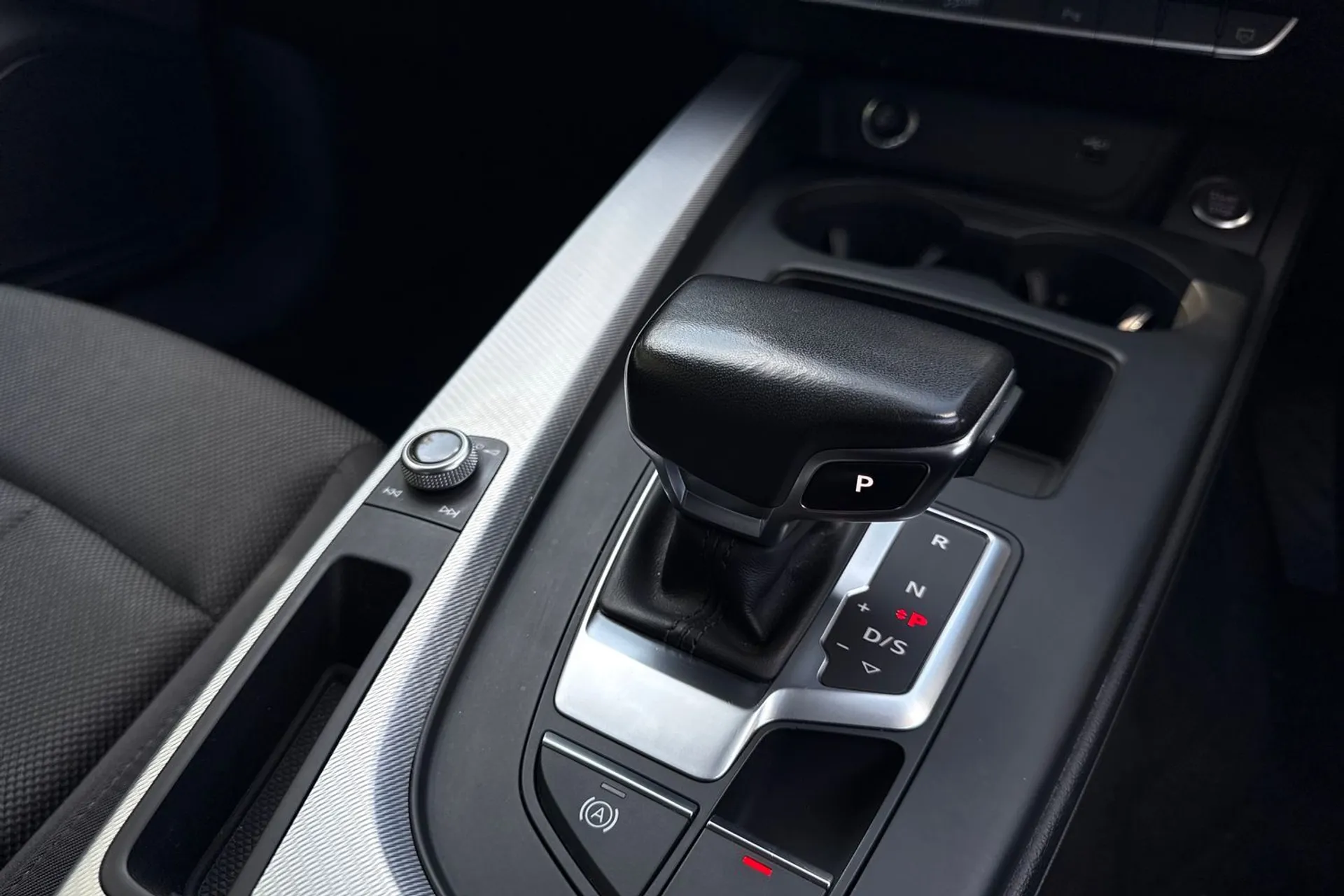 Audi A4 thumbnail image number 41