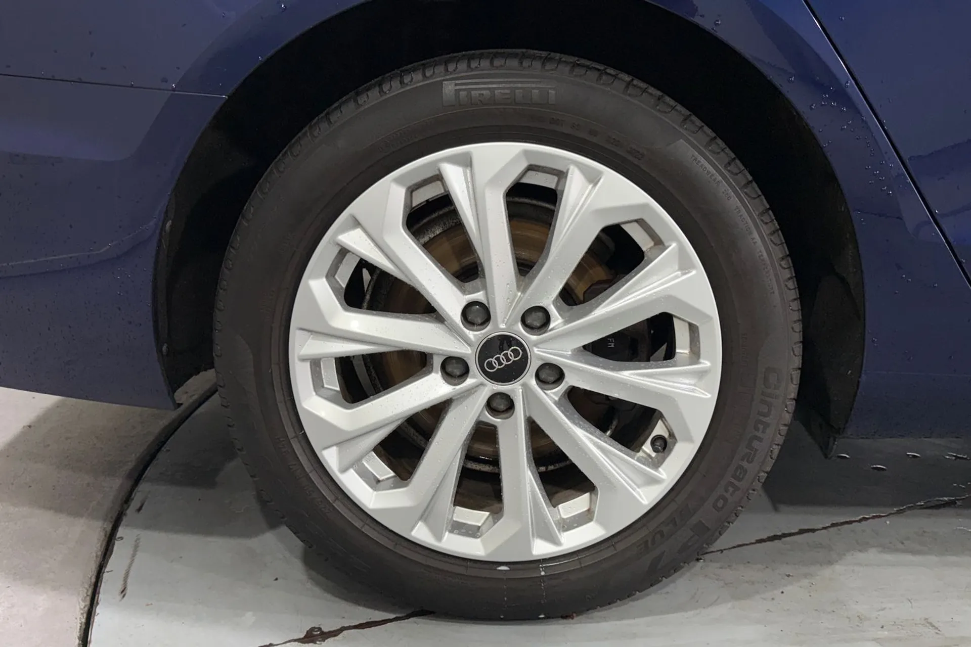 Audi A4 thumbnail image number 13