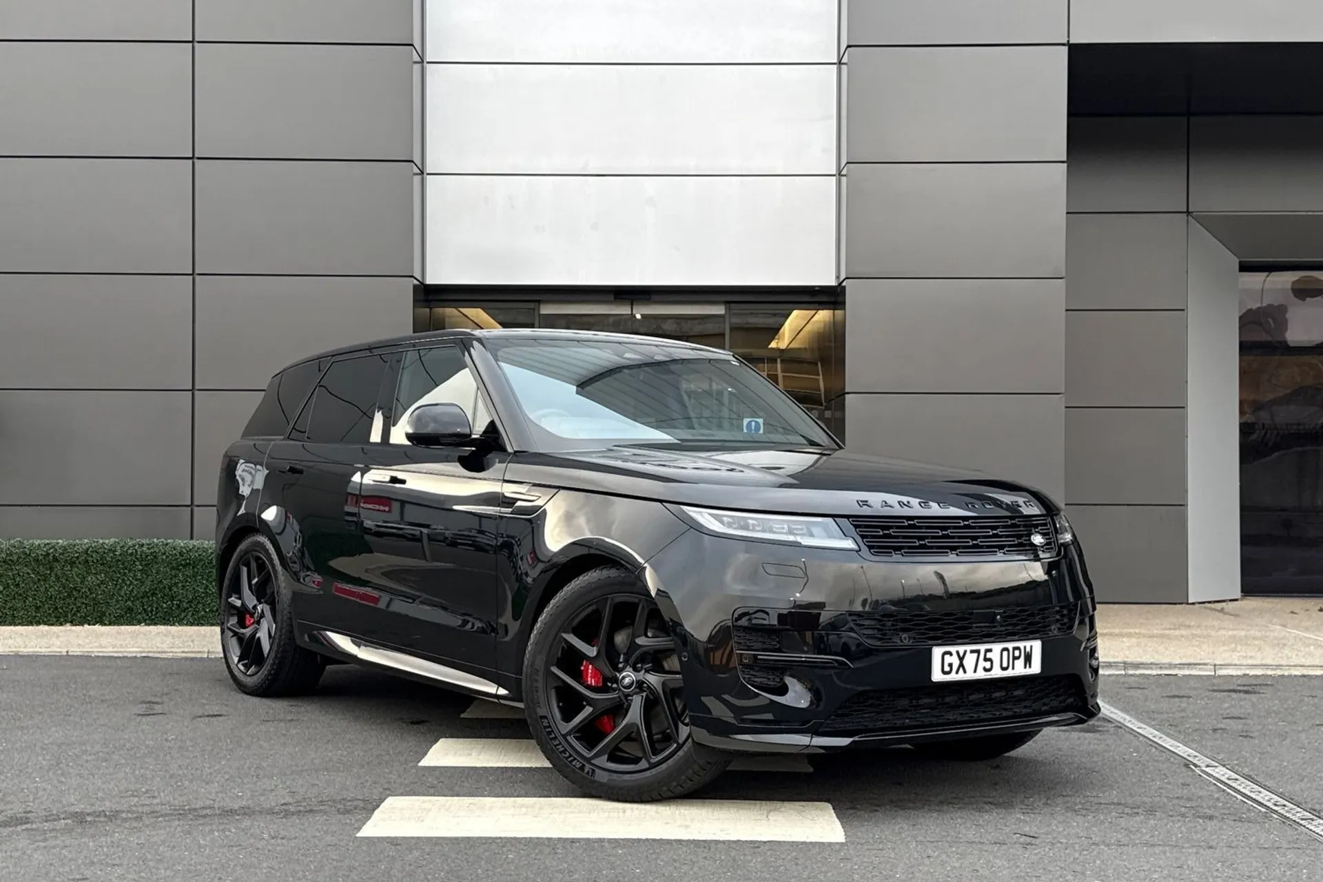 LAND ROVER RANGE ROVER SPORT focused image