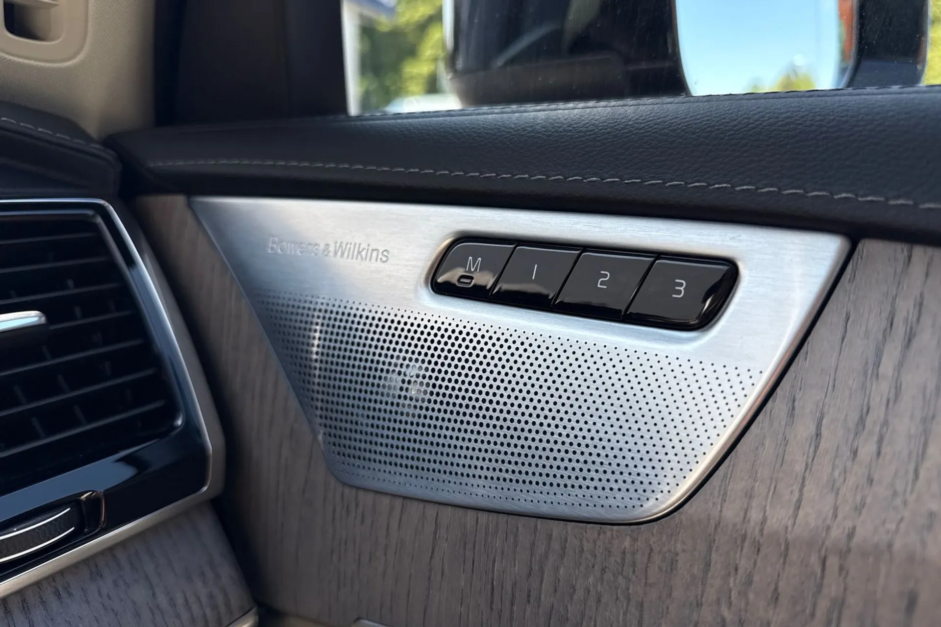 Volvo XC90 thumbnail image number 44