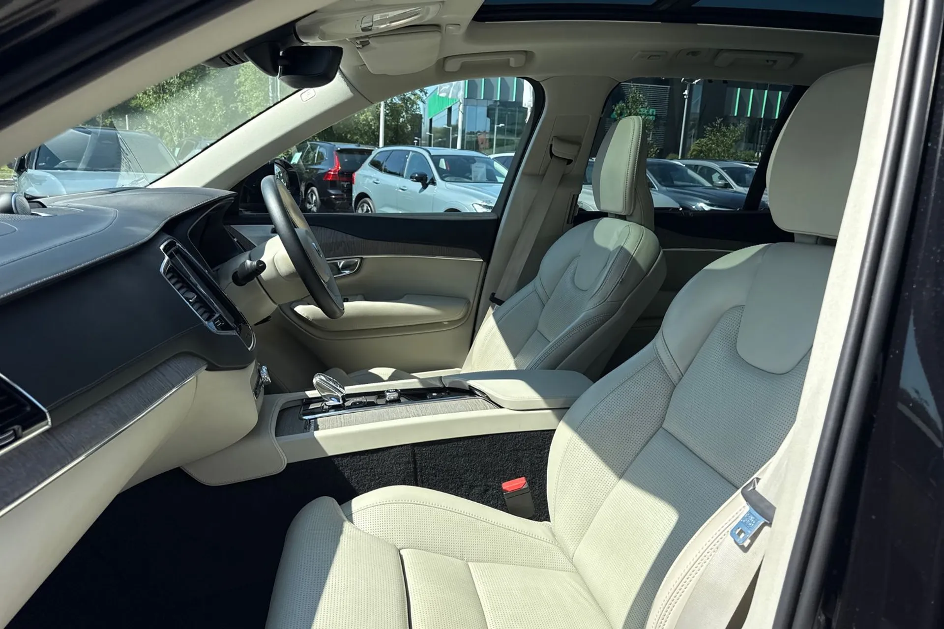 Volvo XC90 thumbnail image number 28