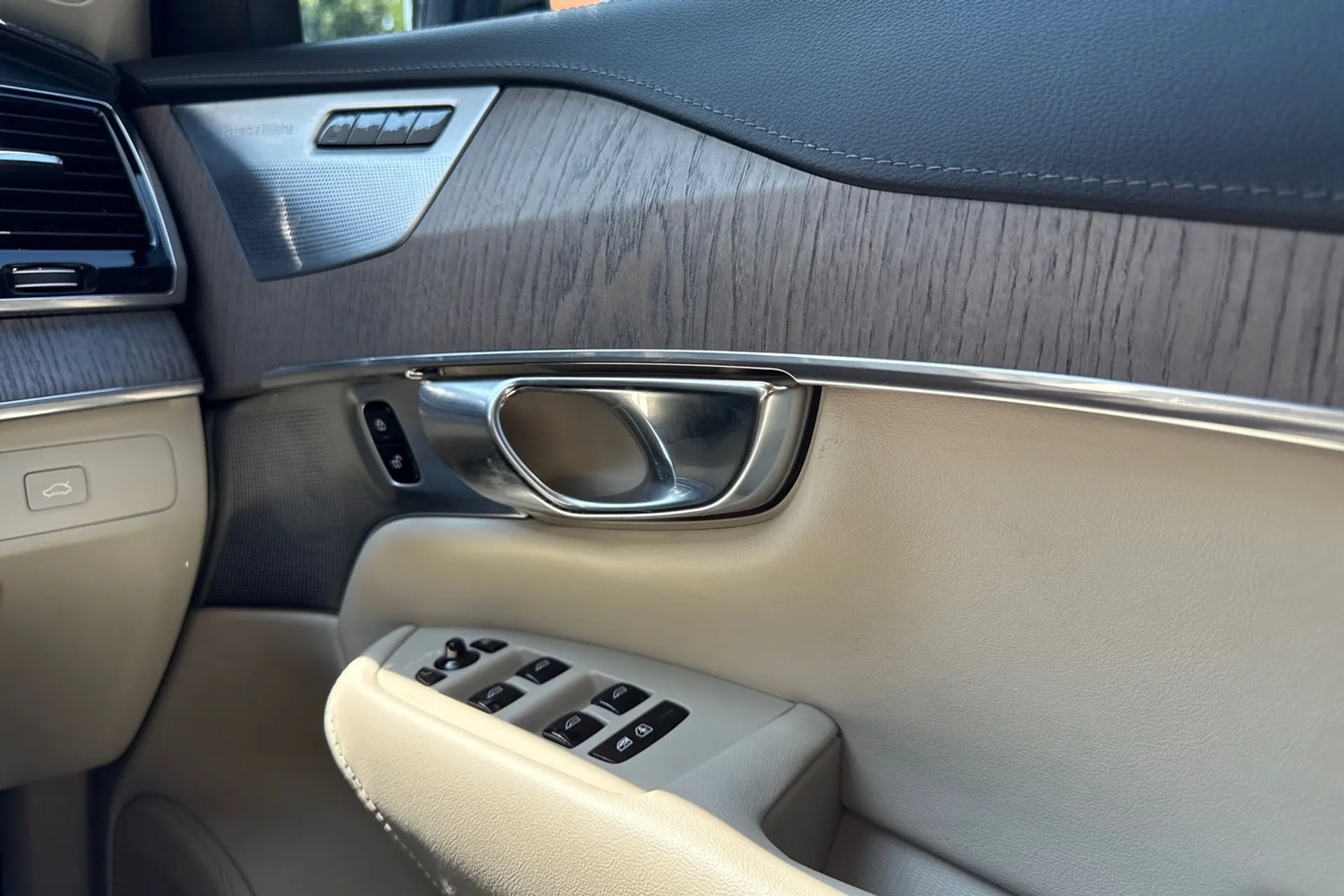 Volvo XC90 thumbnail image number 43