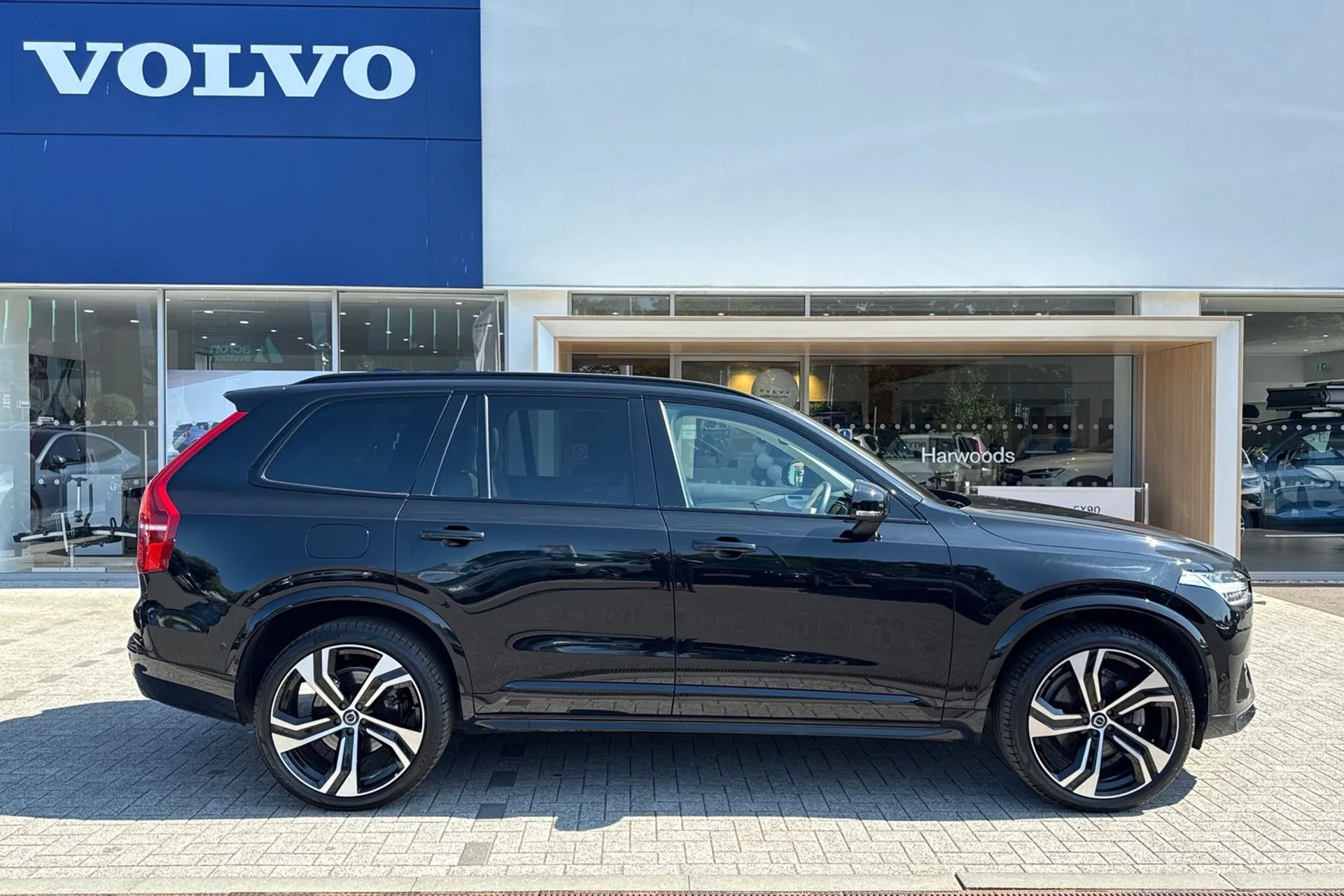 Volvo XC90 thumbnail image number 2