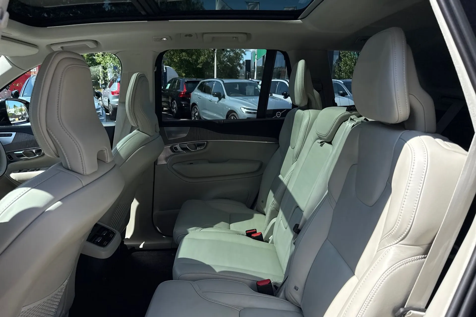 Volvo XC90 thumbnail image number 30