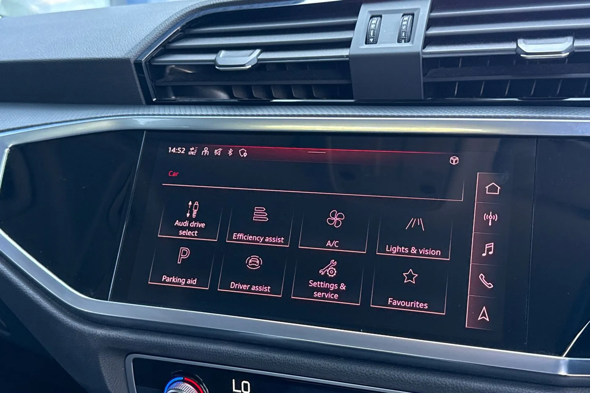 Audi Q3 thumbnail image number 32