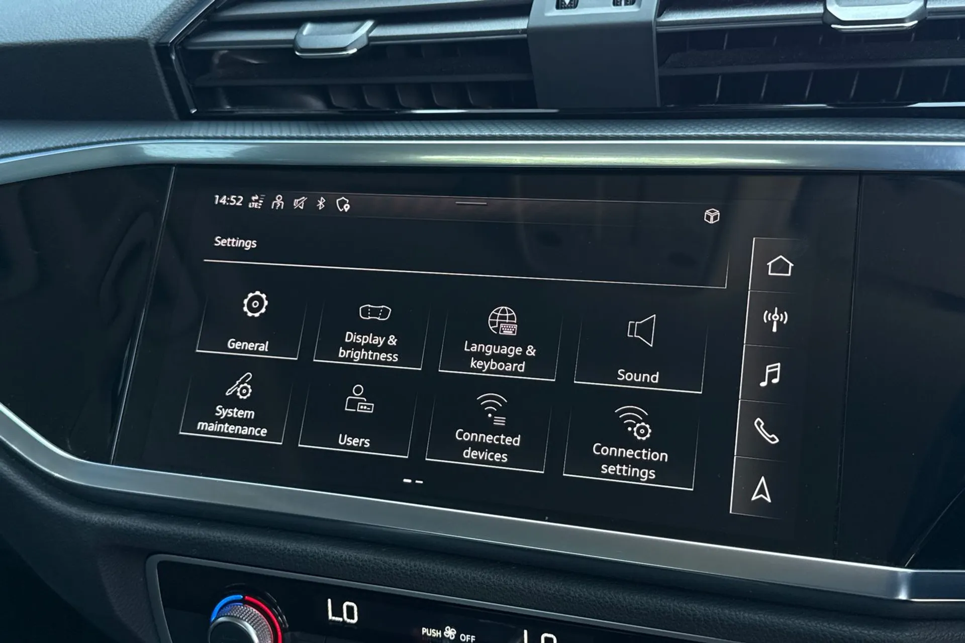 Audi Q3 thumbnail image number 23