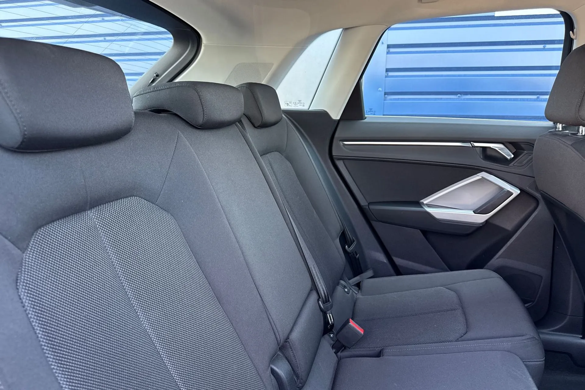 Audi Q3 thumbnail image number 24
