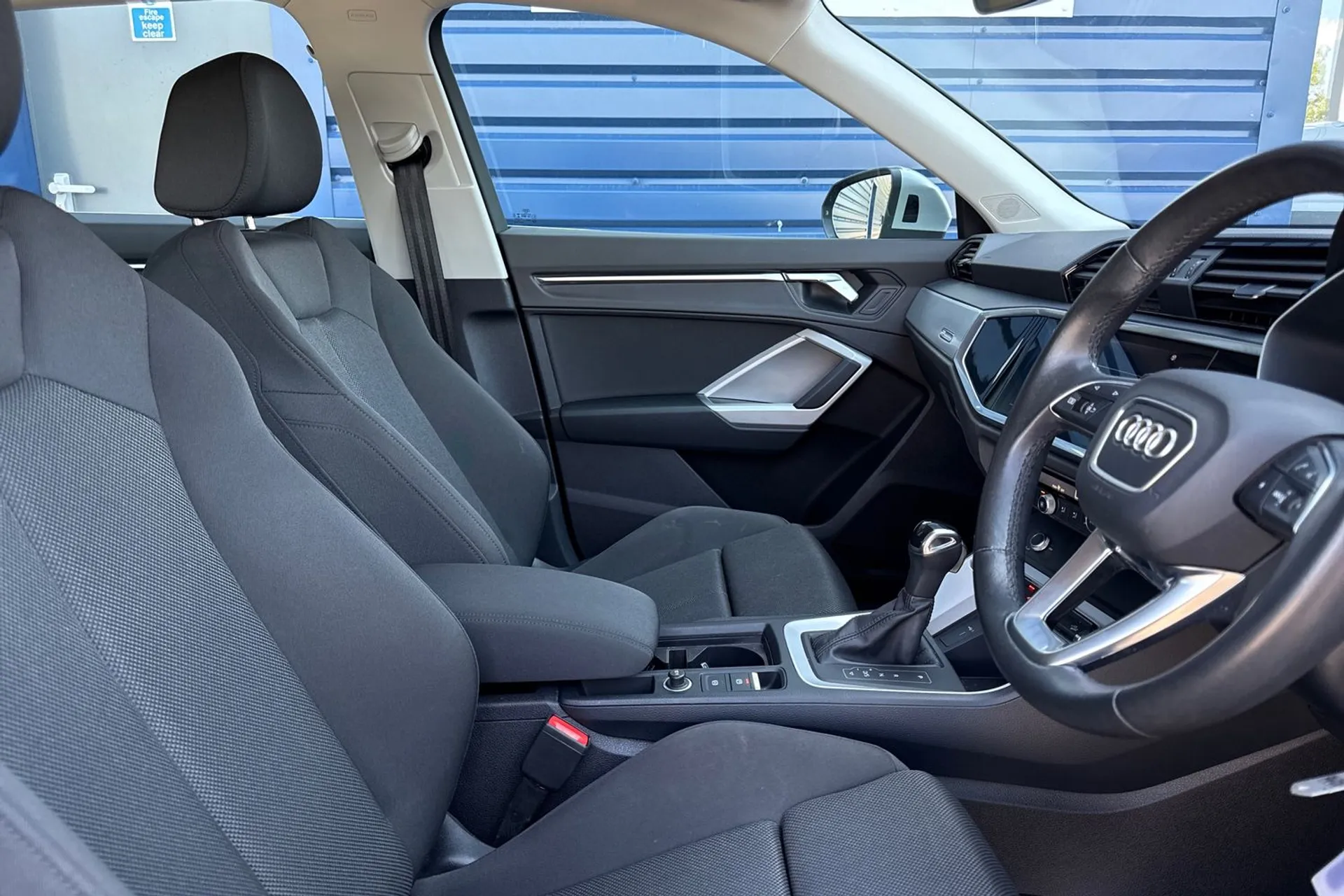 Audi Q3 thumbnail image number 27