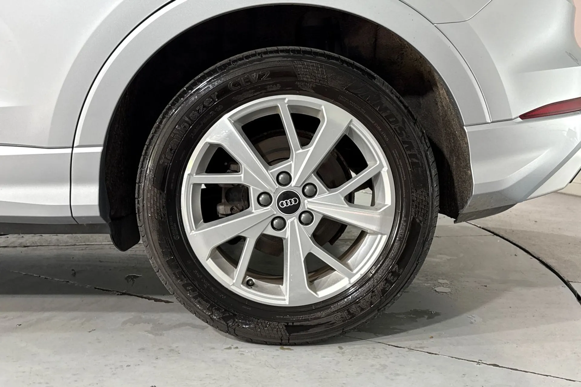 Audi Q3 thumbnail image number 12