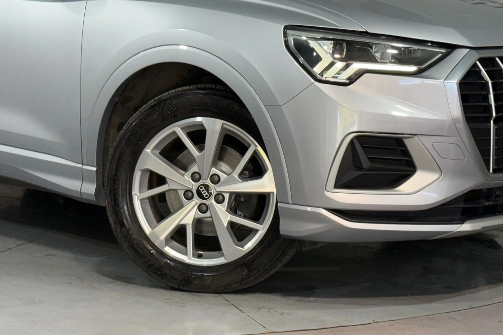 Audi Q3 thumbnail image number 5
