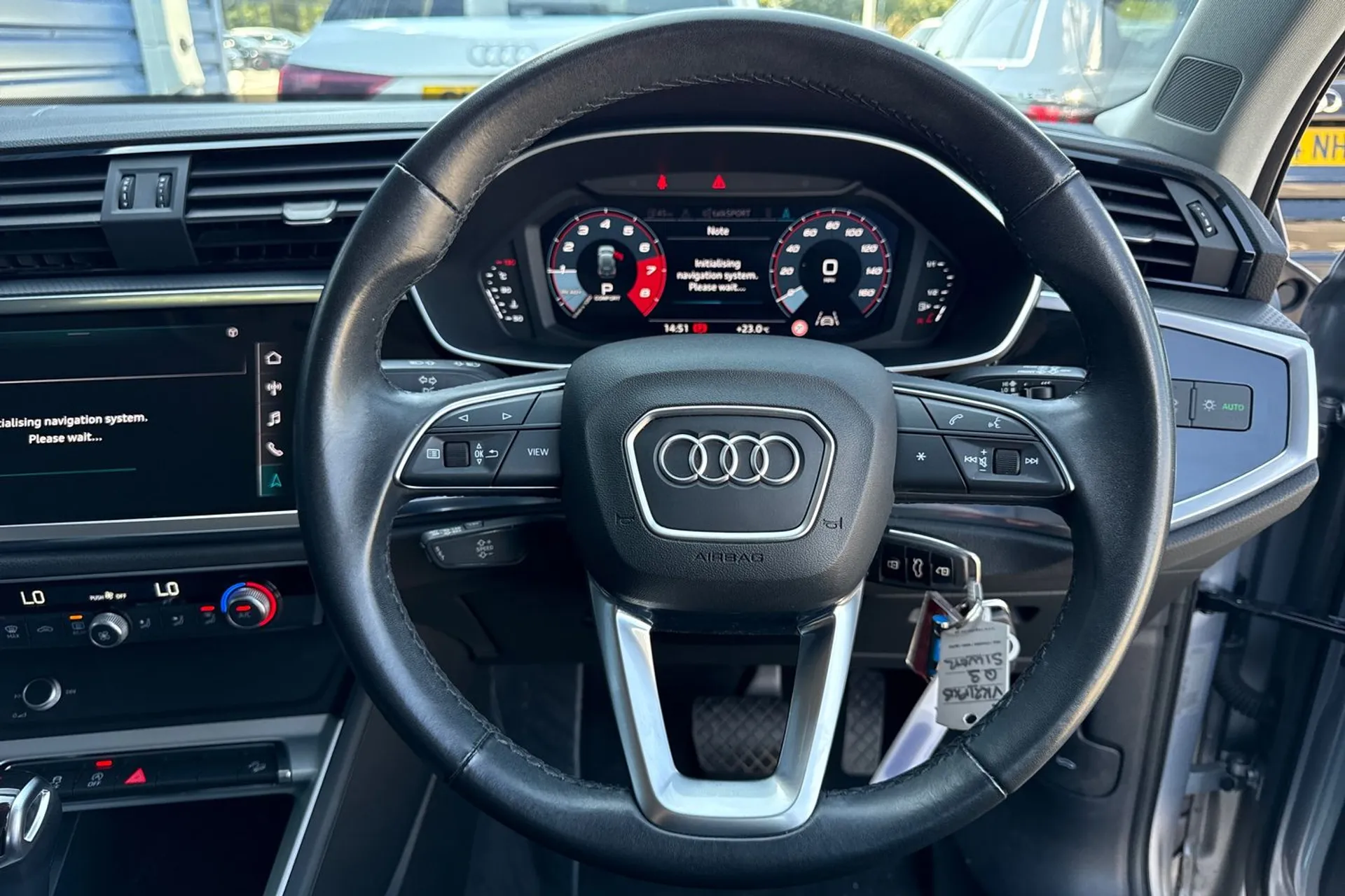 Audi Q3 thumbnail image number 38