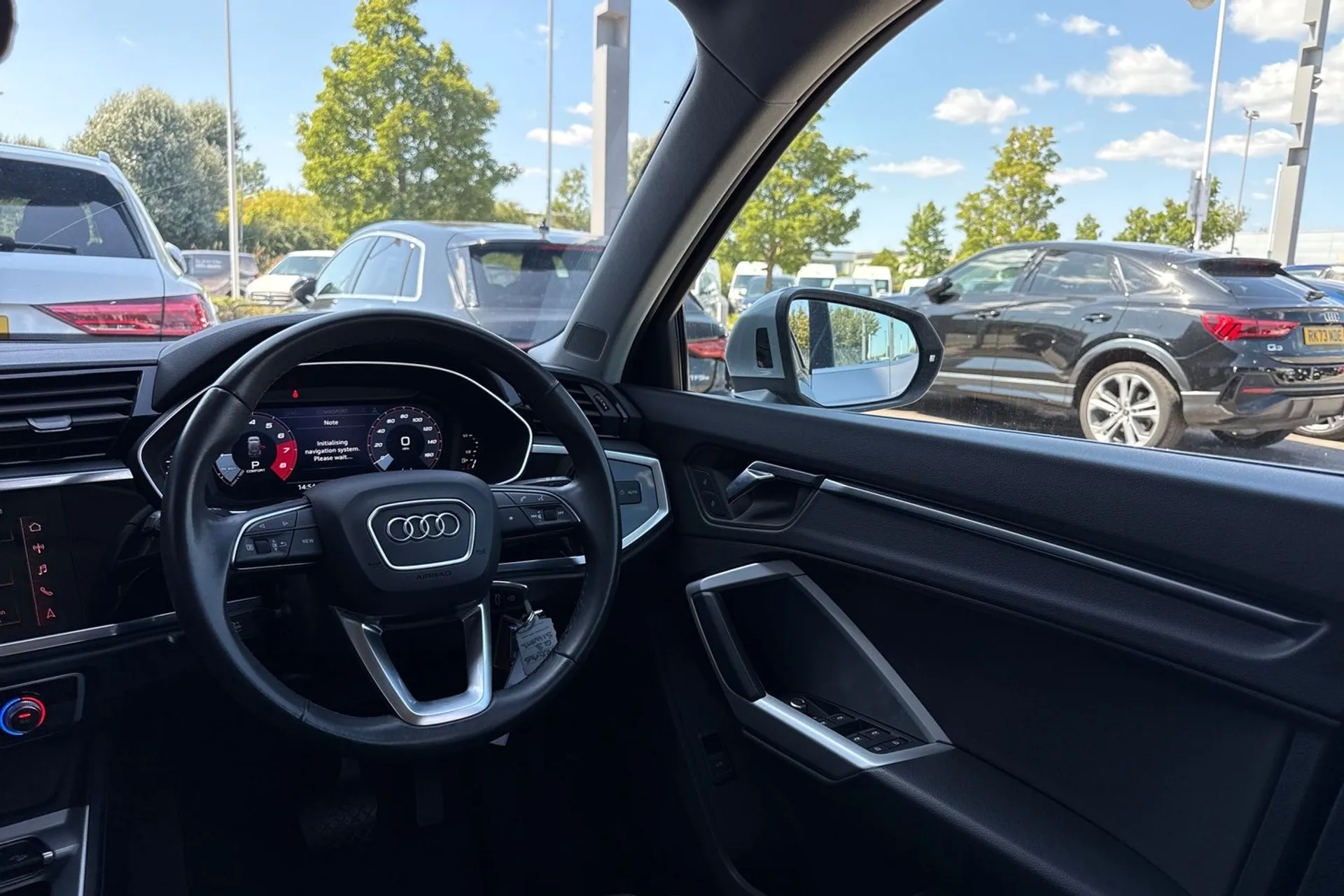 Audi Q3 thumbnail image number 37