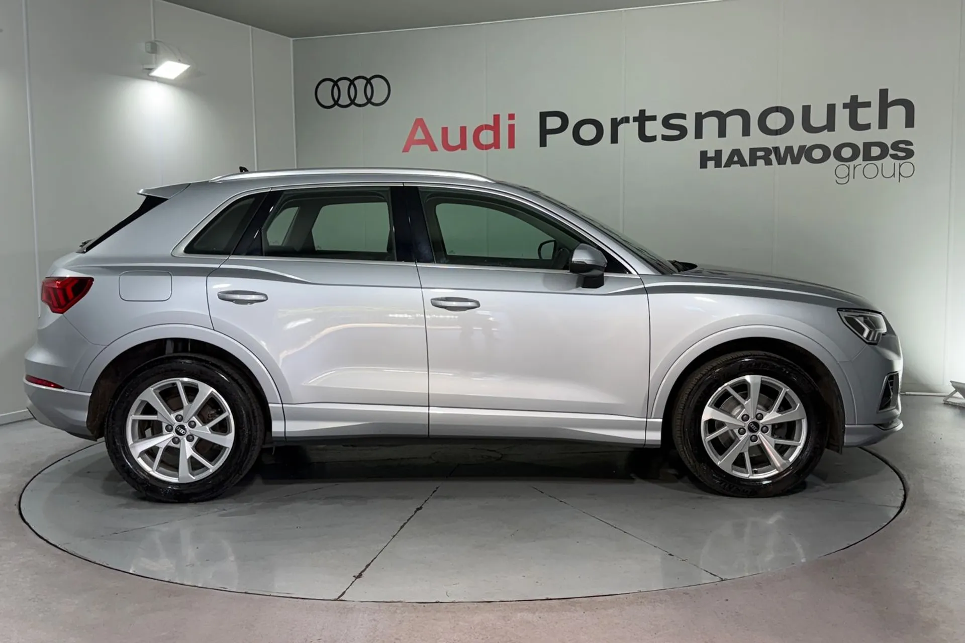 Audi Q3 thumbnail image number 9