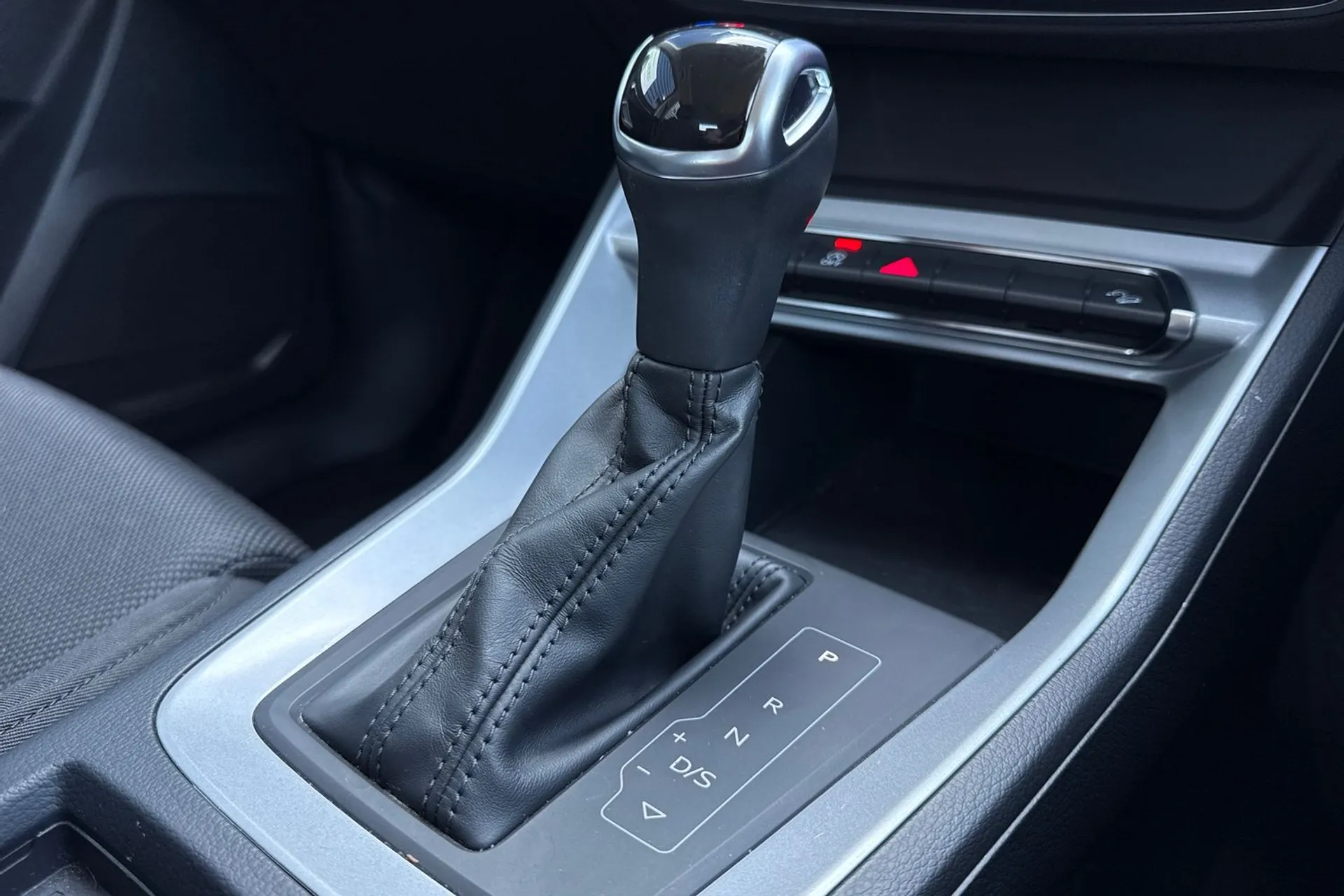 Audi Q3 thumbnail image number 42