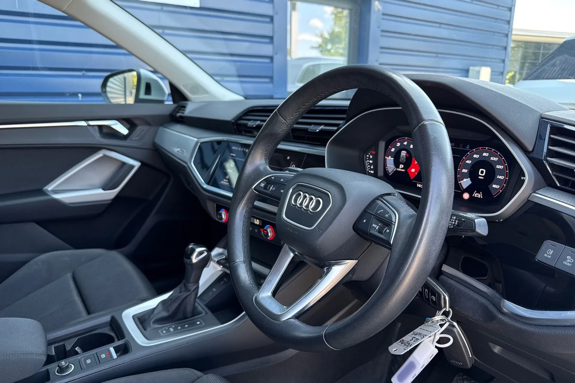 Audi Q3 thumbnail image number 29