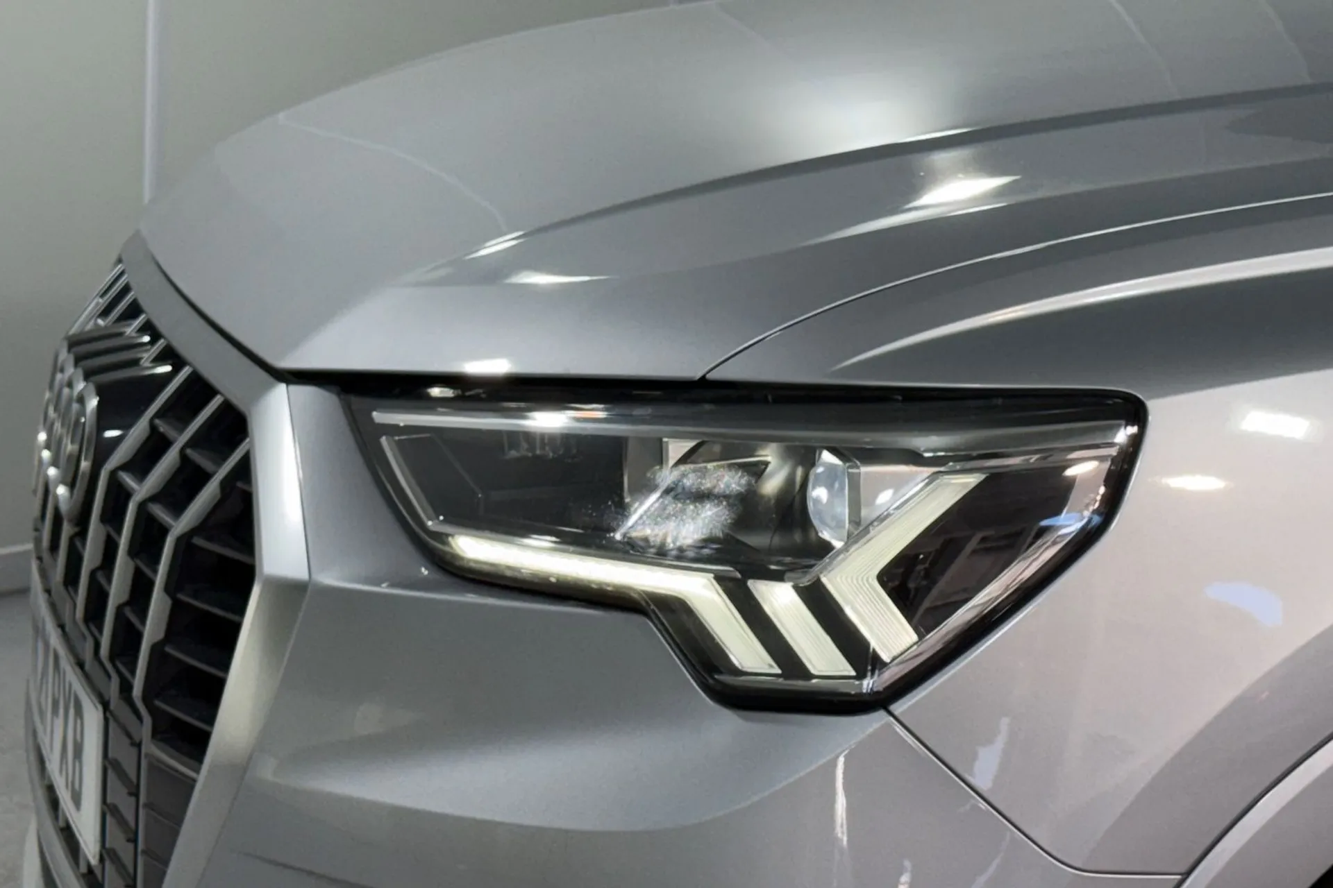 Audi Q3 thumbnail image number 16
