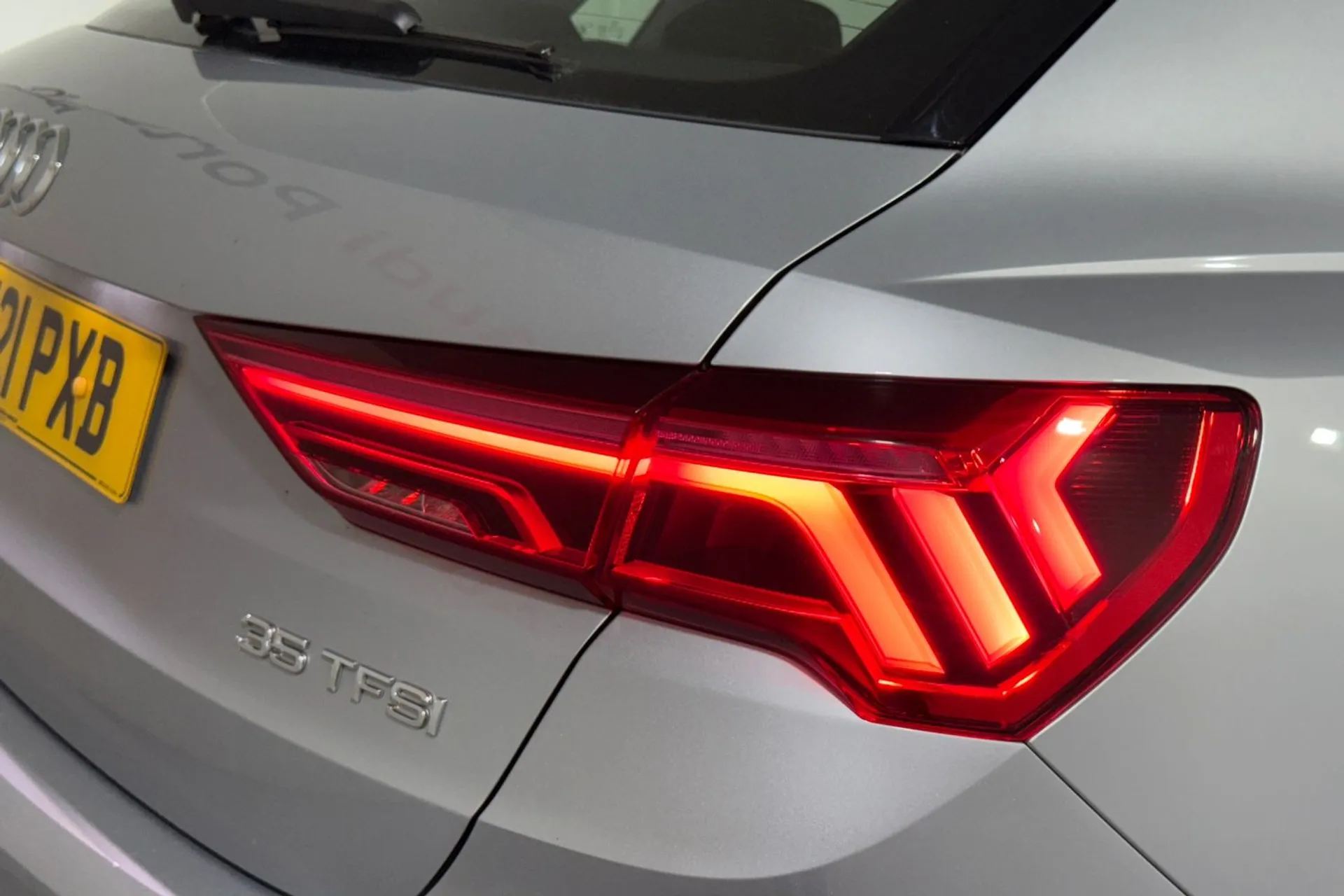 Audi Q3 thumbnail image number 17