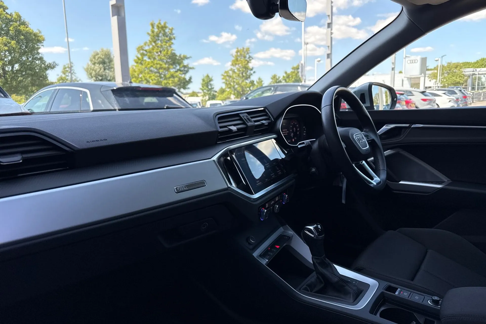 Audi Q3 thumbnail image number 30