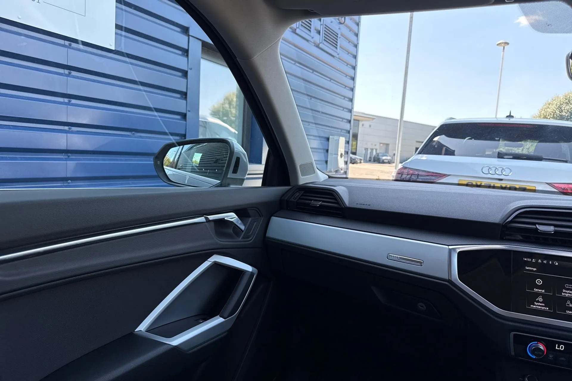 Audi Q3 thumbnail image number 36
