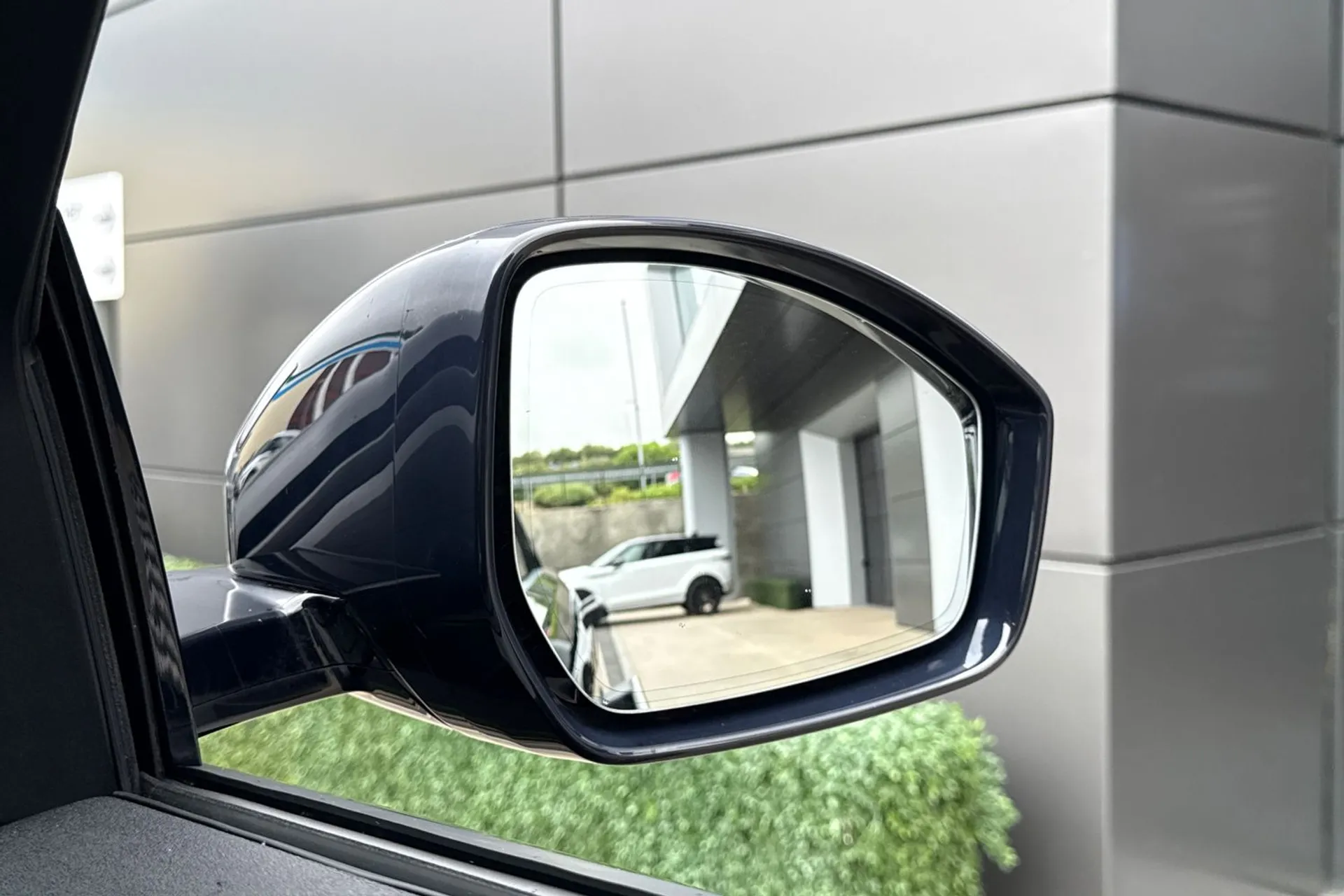 LAND ROVER RANGE ROVER EVOQUE thumbnail image number 28