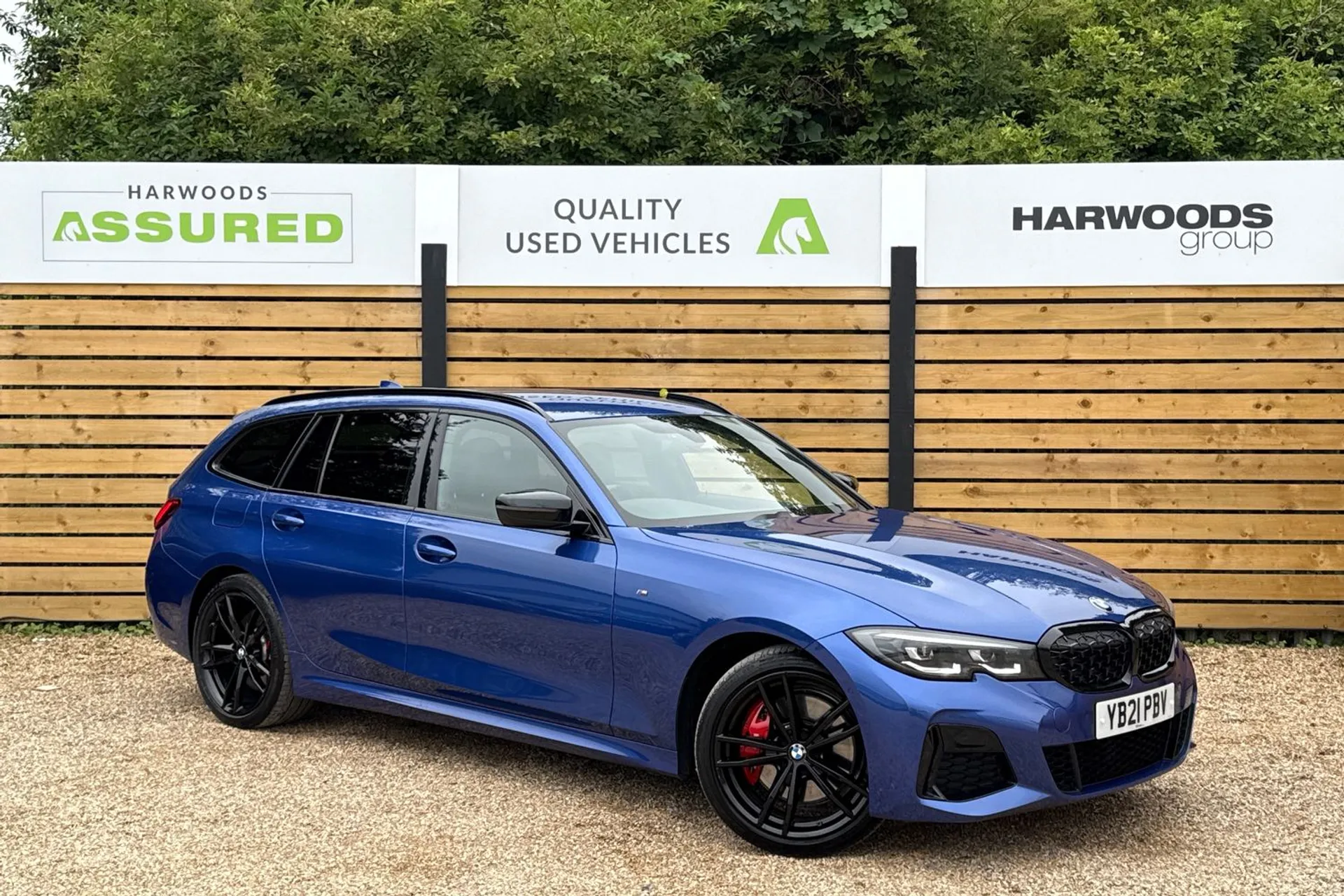 BMW 3 SERIES focused image