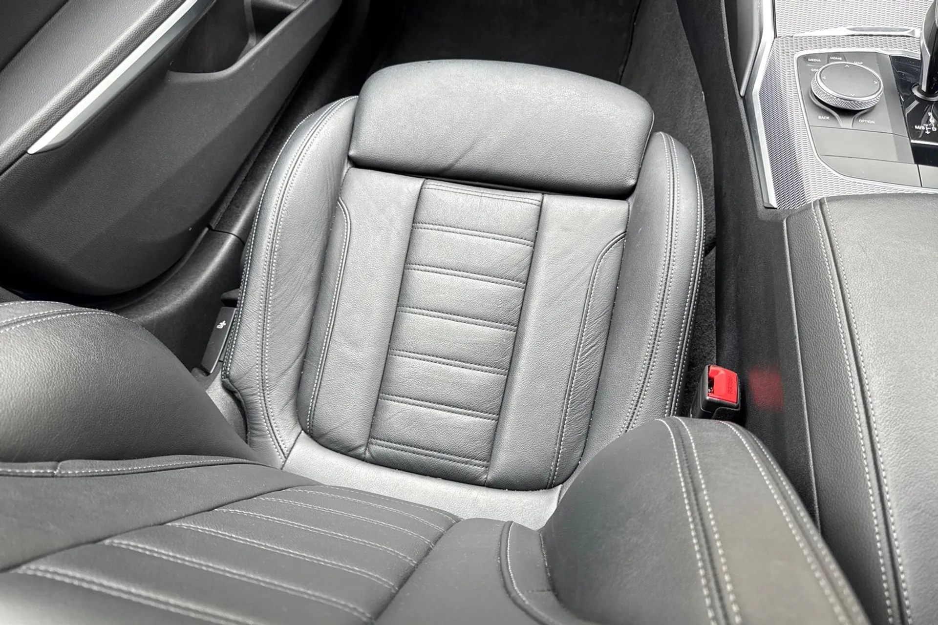 BMW 3 SERIES thumbnail image number 34