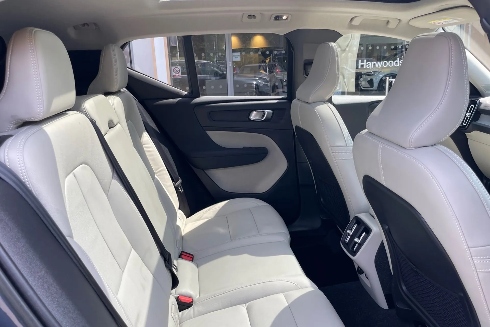 Volvo XC40 thumbnail image number 22