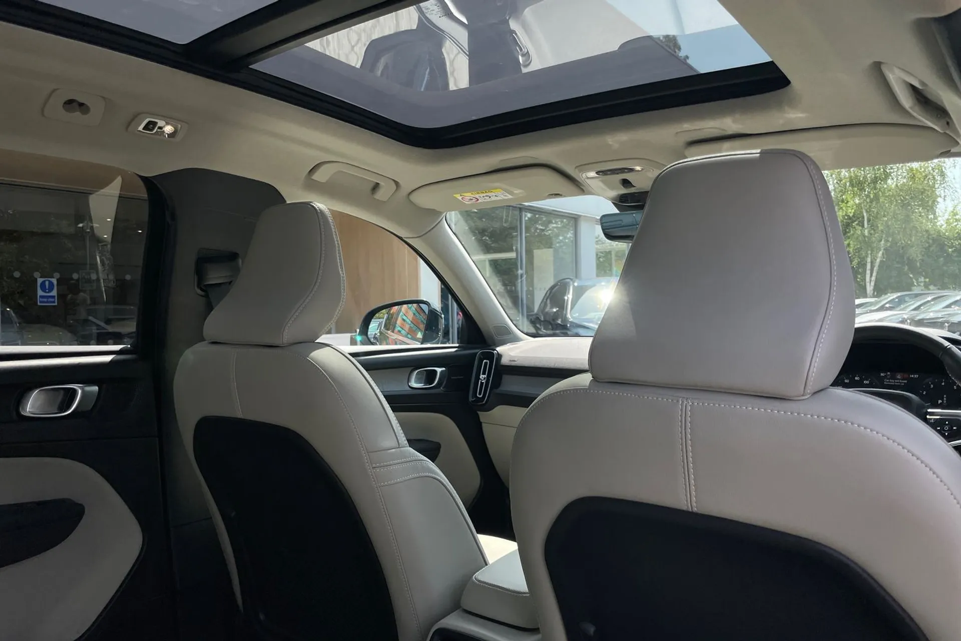 Volvo XC40 thumbnail image number 23