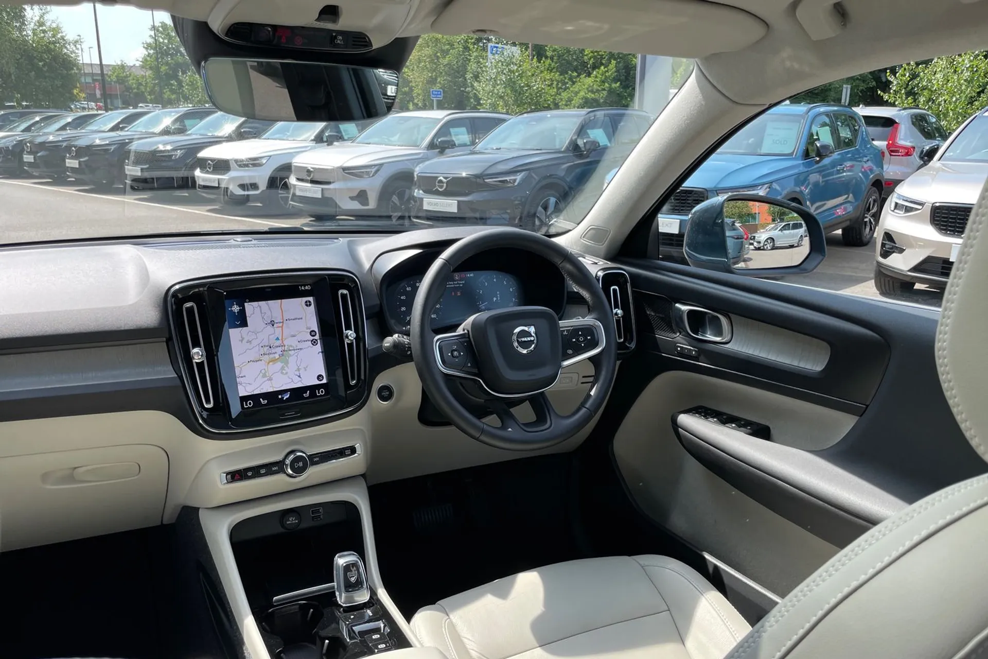 Volvo XC40 thumbnail image number 32