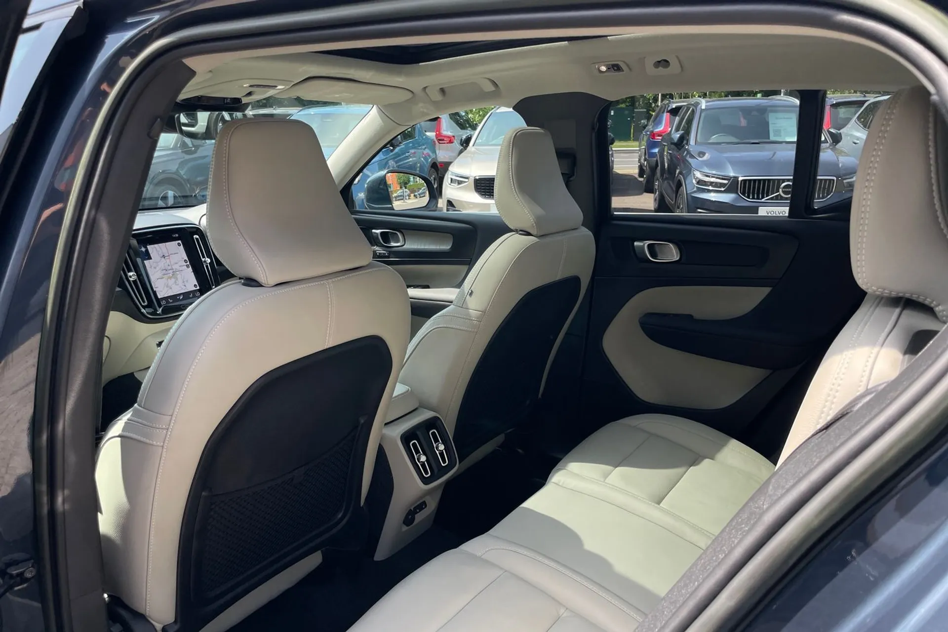 Volvo XC40 thumbnail image number 30