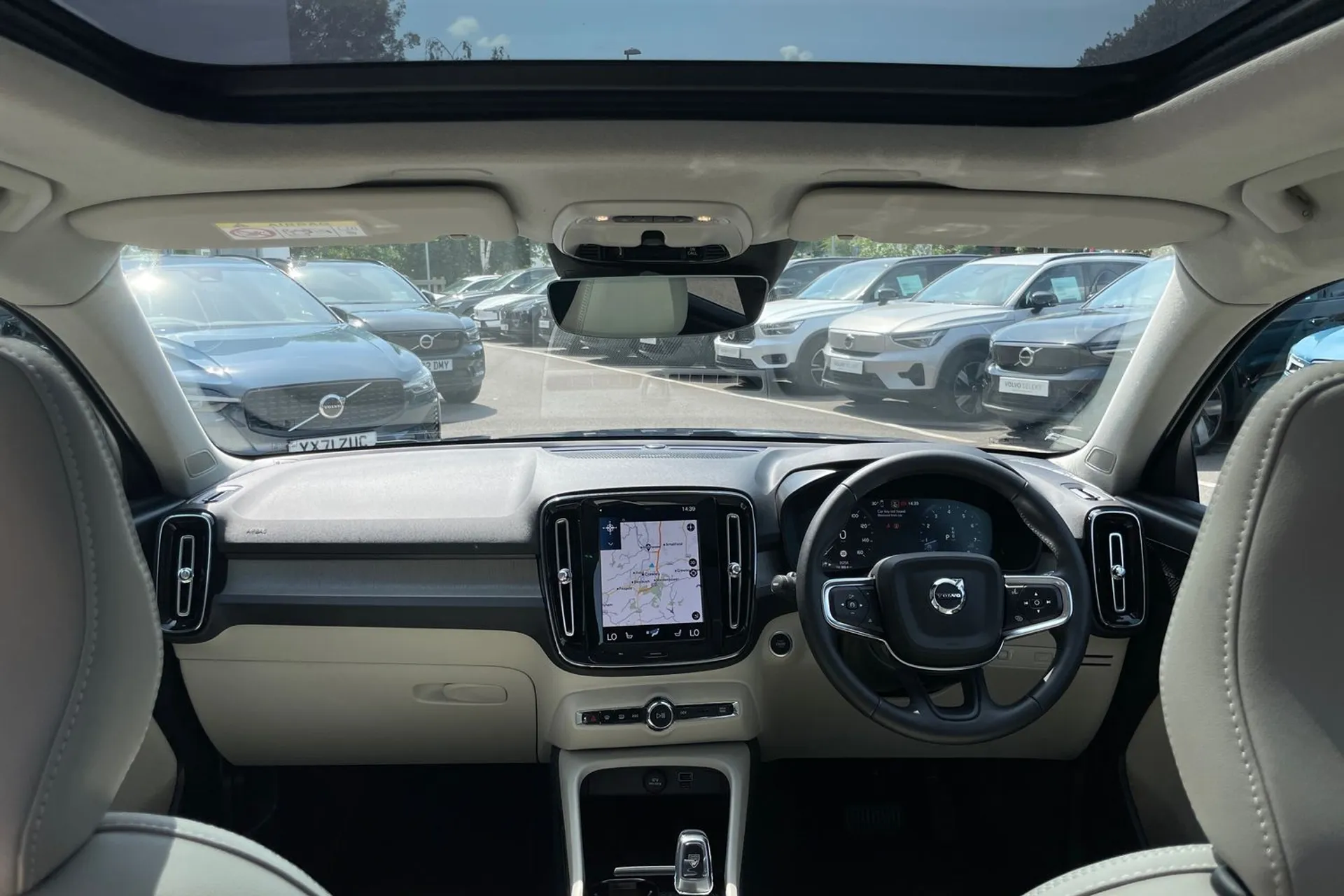 Volvo XC40 thumbnail image number 3