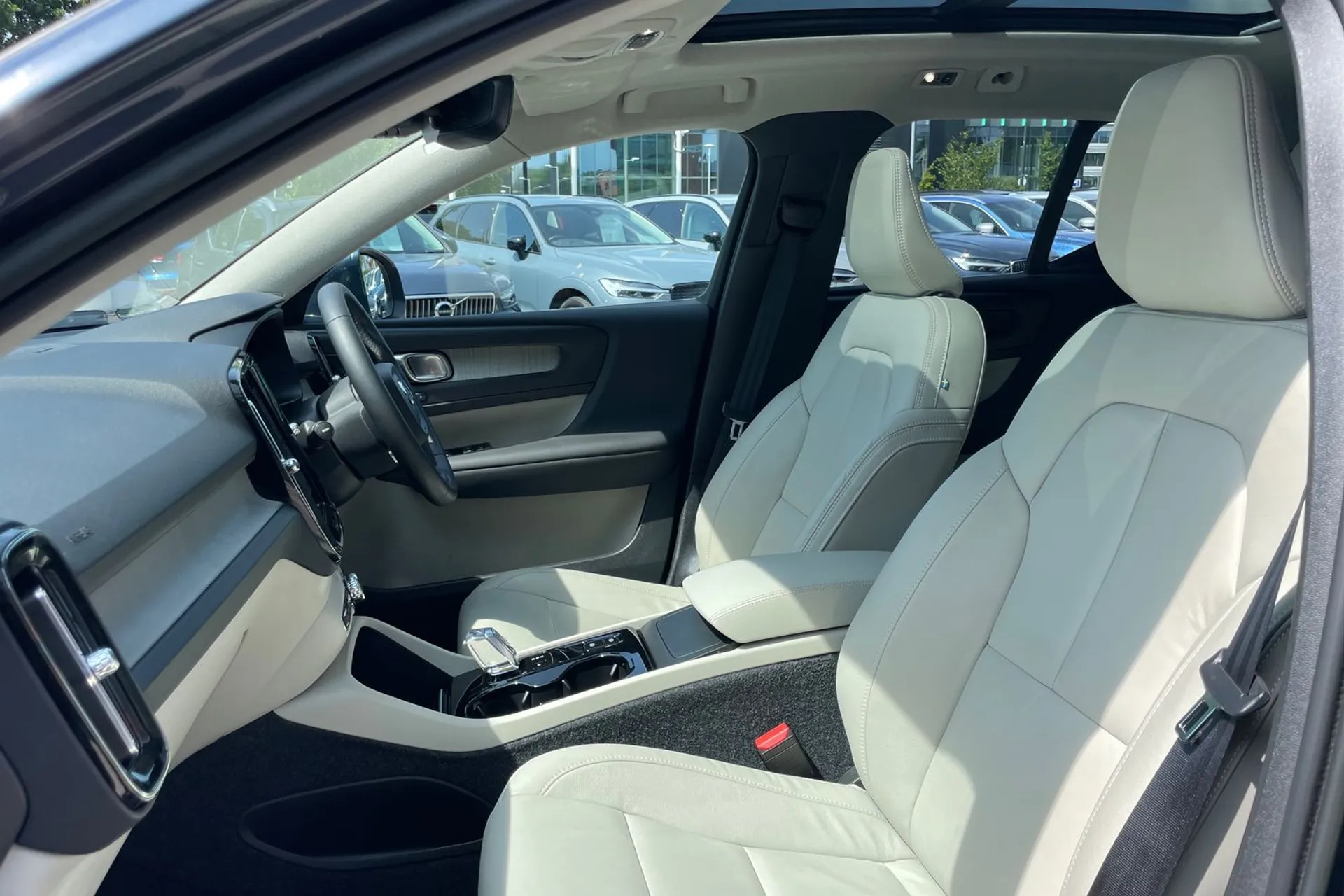 Volvo XC40 thumbnail image number 27
