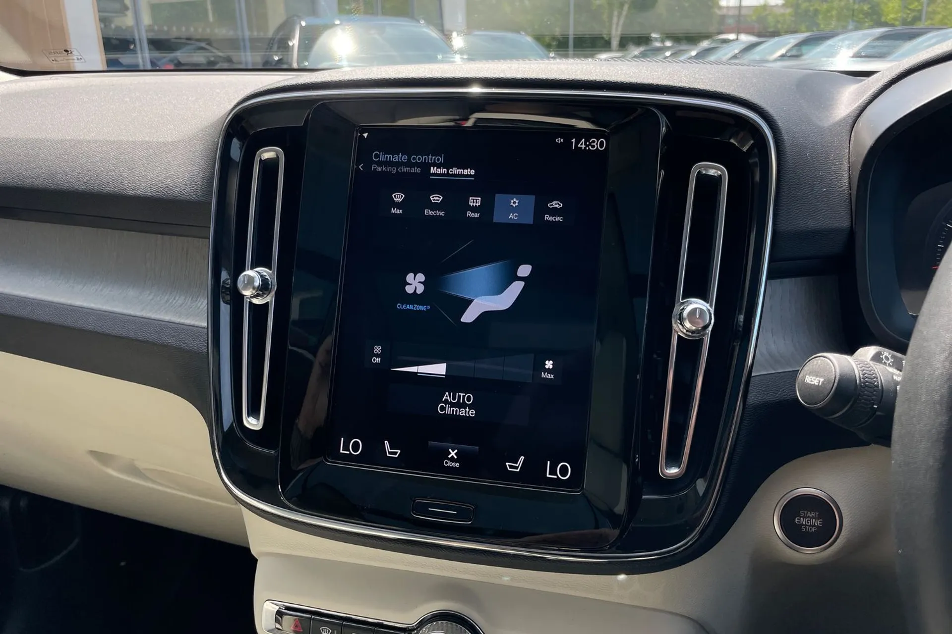 Volvo XC40 thumbnail image number 38