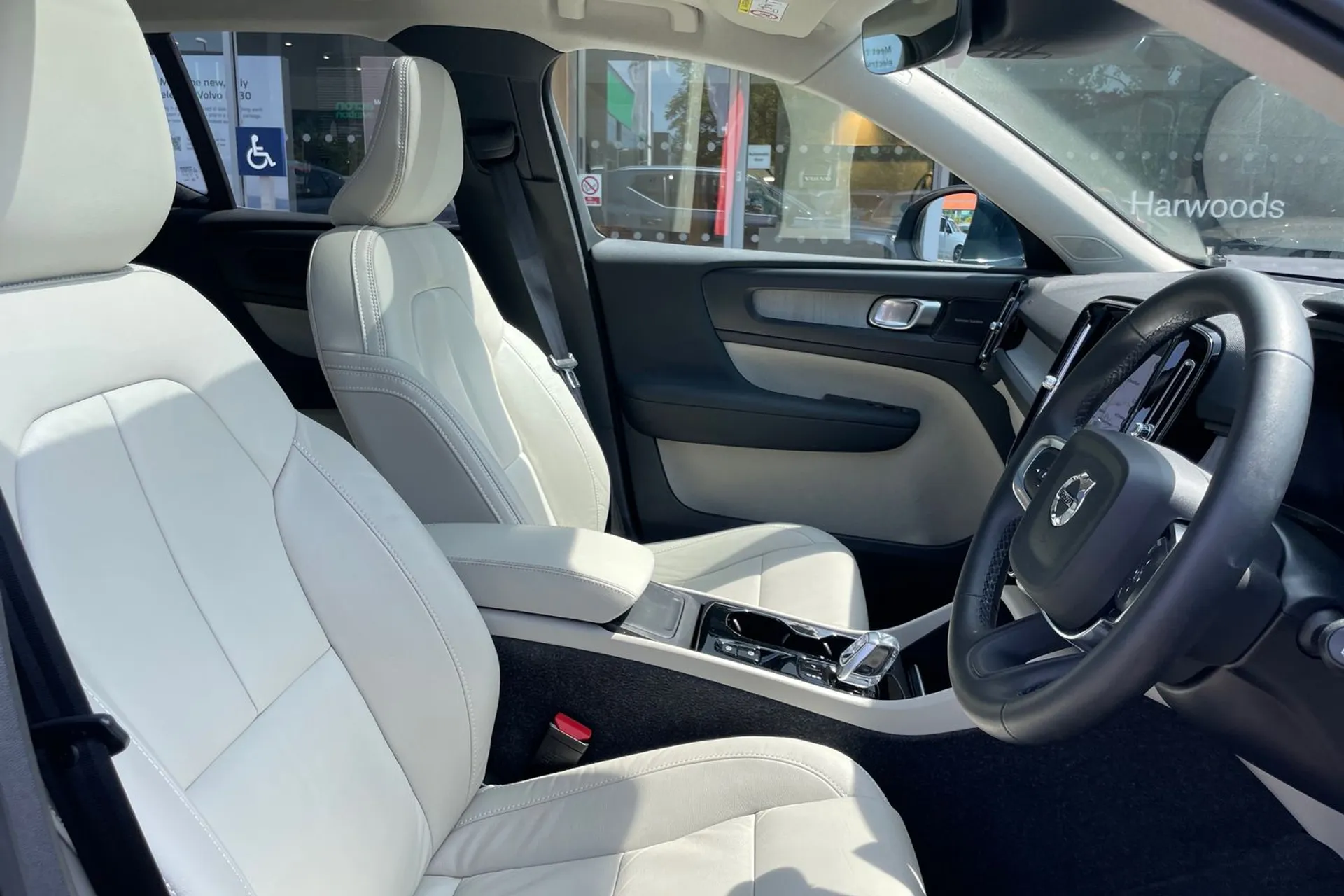 Volvo XC40 thumbnail image number 25
