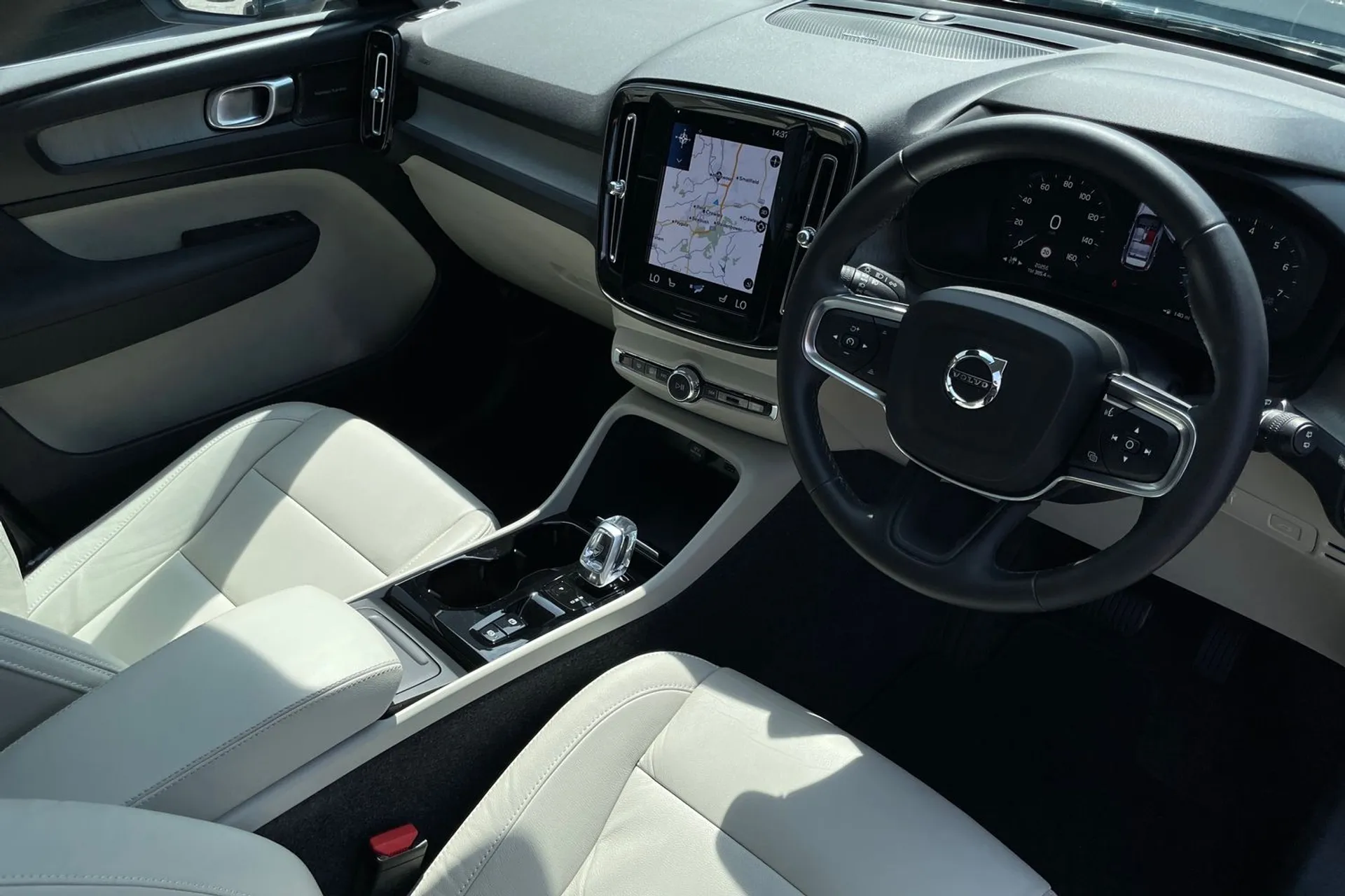 Volvo XC40 thumbnail image number 5