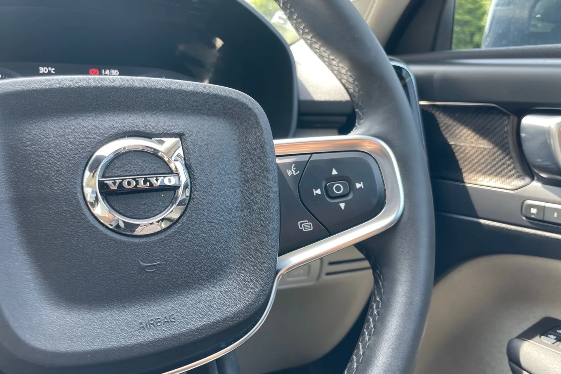 Volvo XC40 thumbnail image number 36