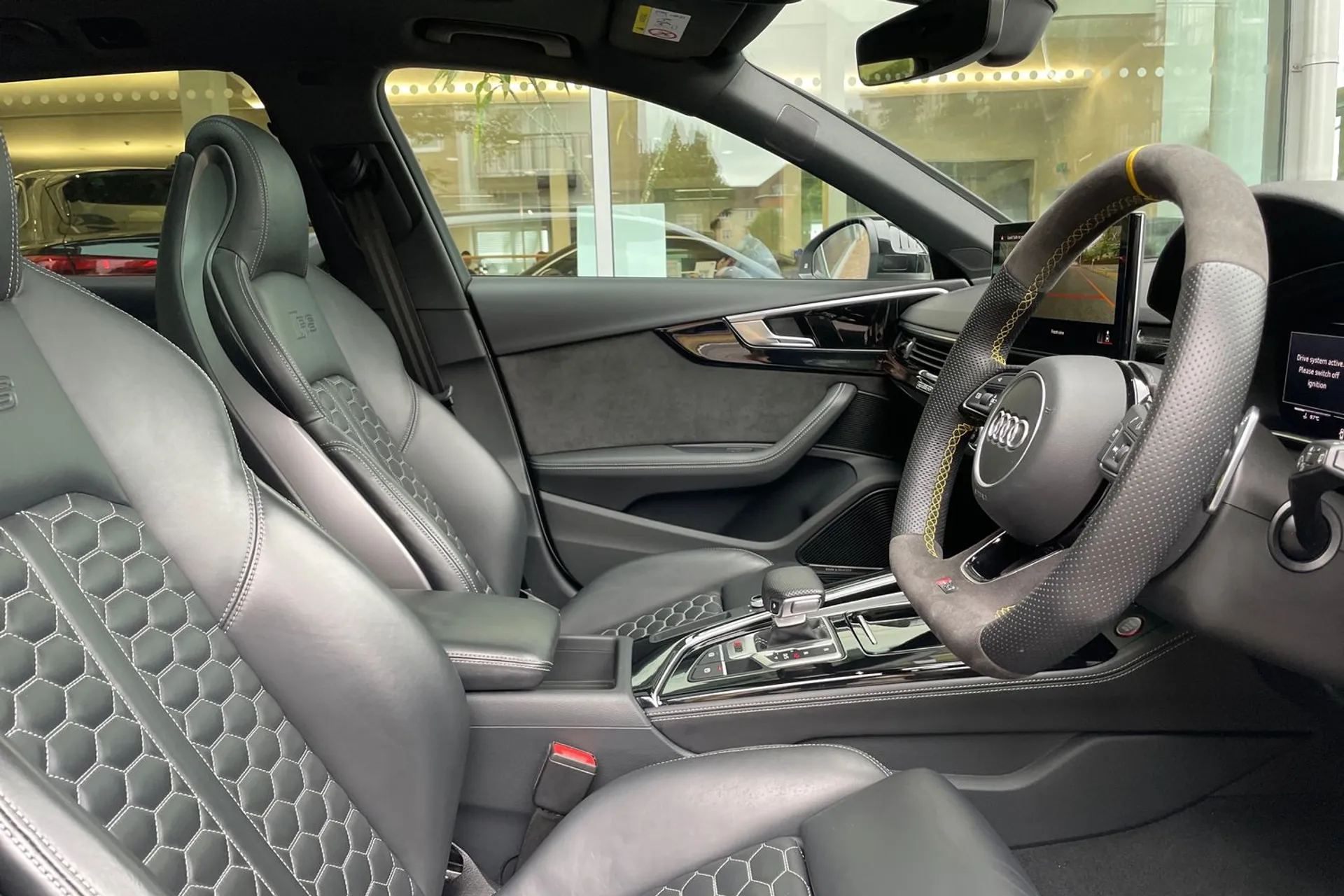 Audi RS4 thumbnail image number 24