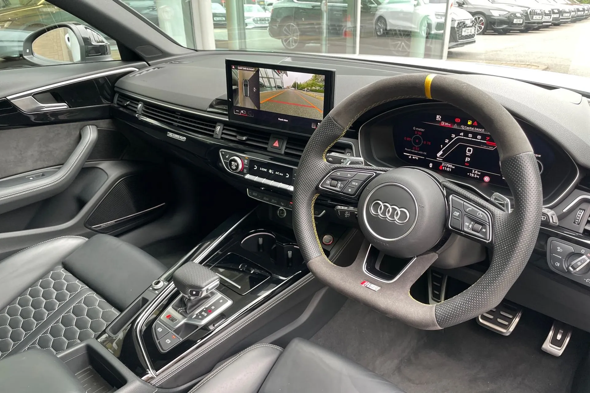 Audi RS4 thumbnail image number 25