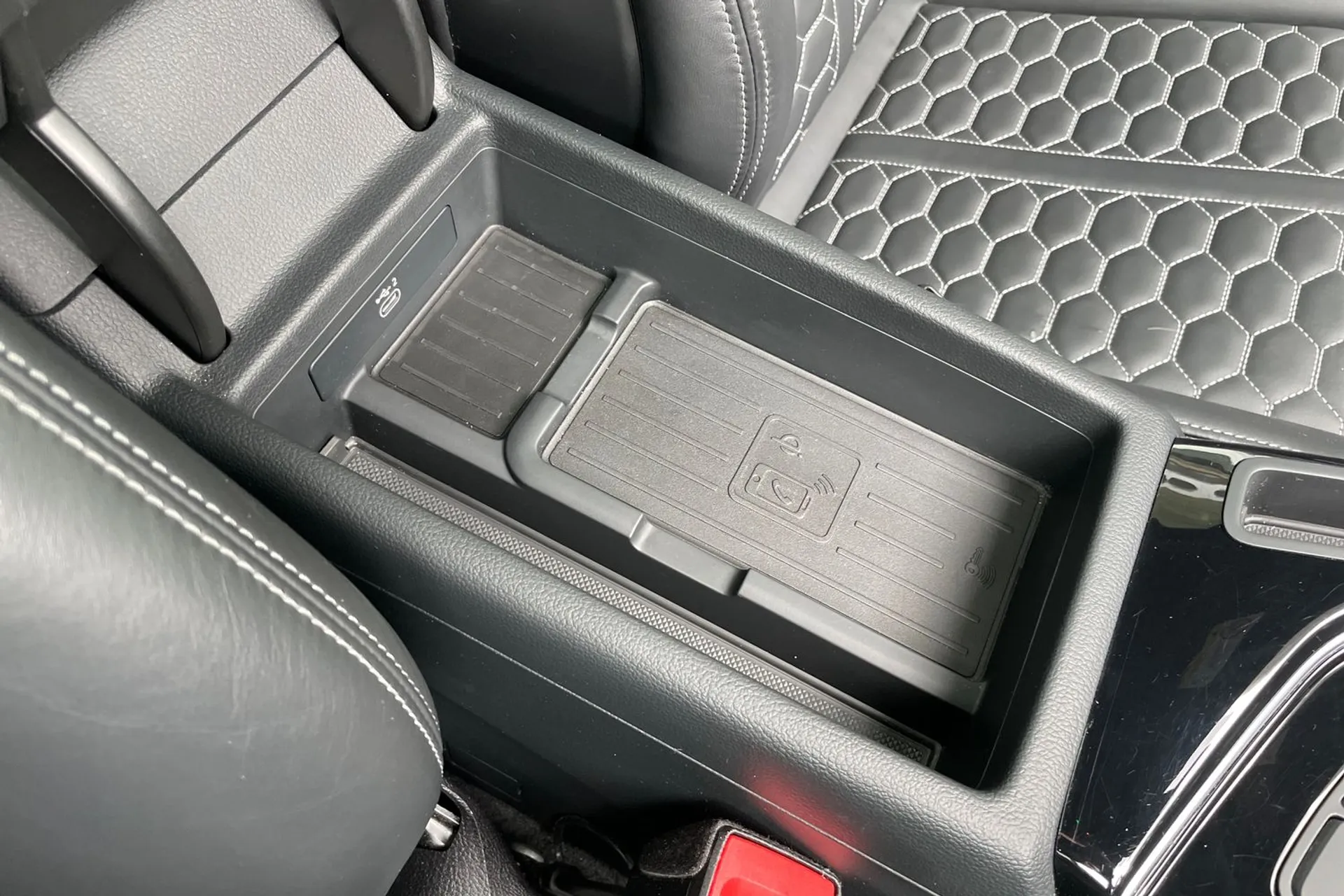 Audi RS4 thumbnail image number 43