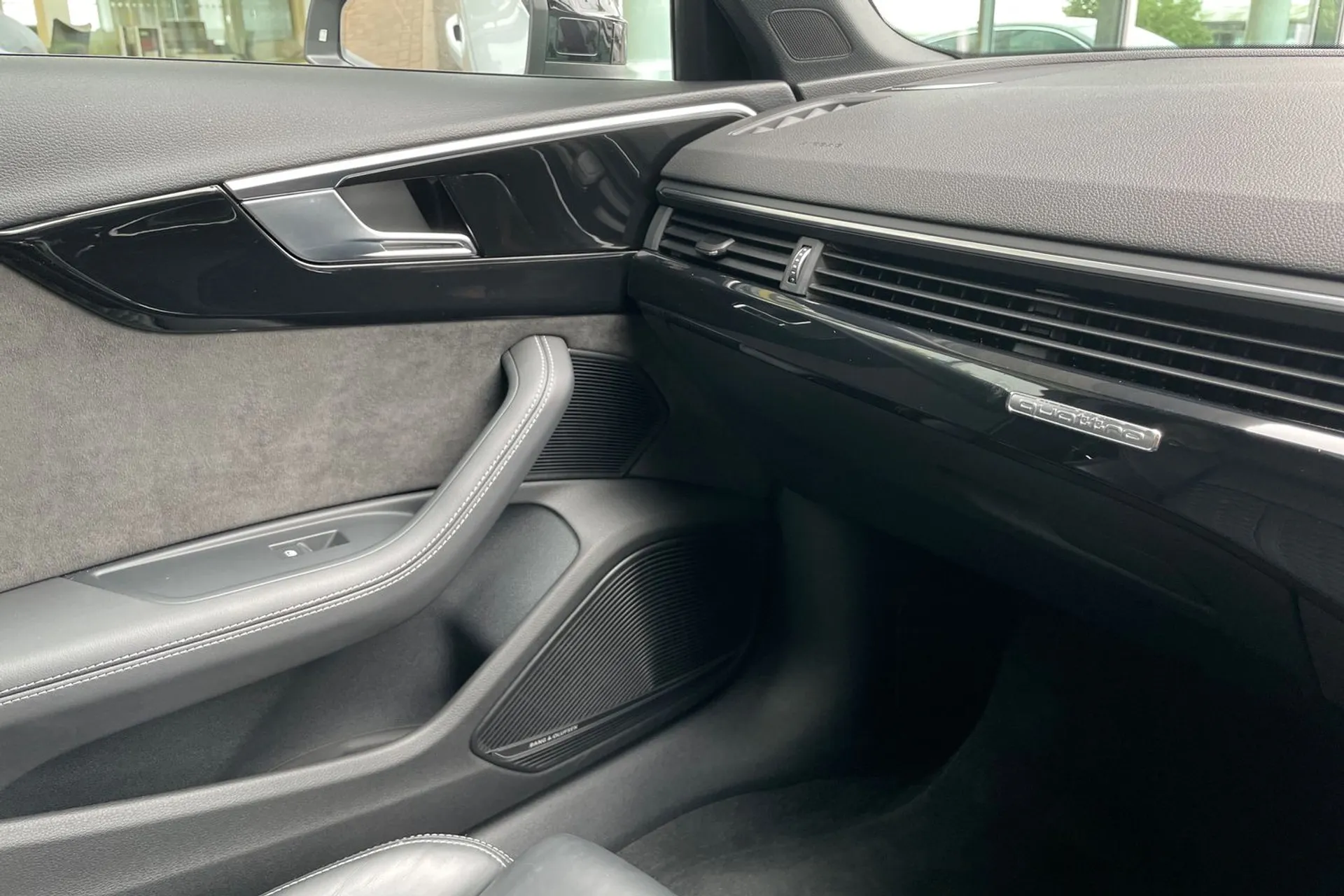 Audi RS4 thumbnail image number 39