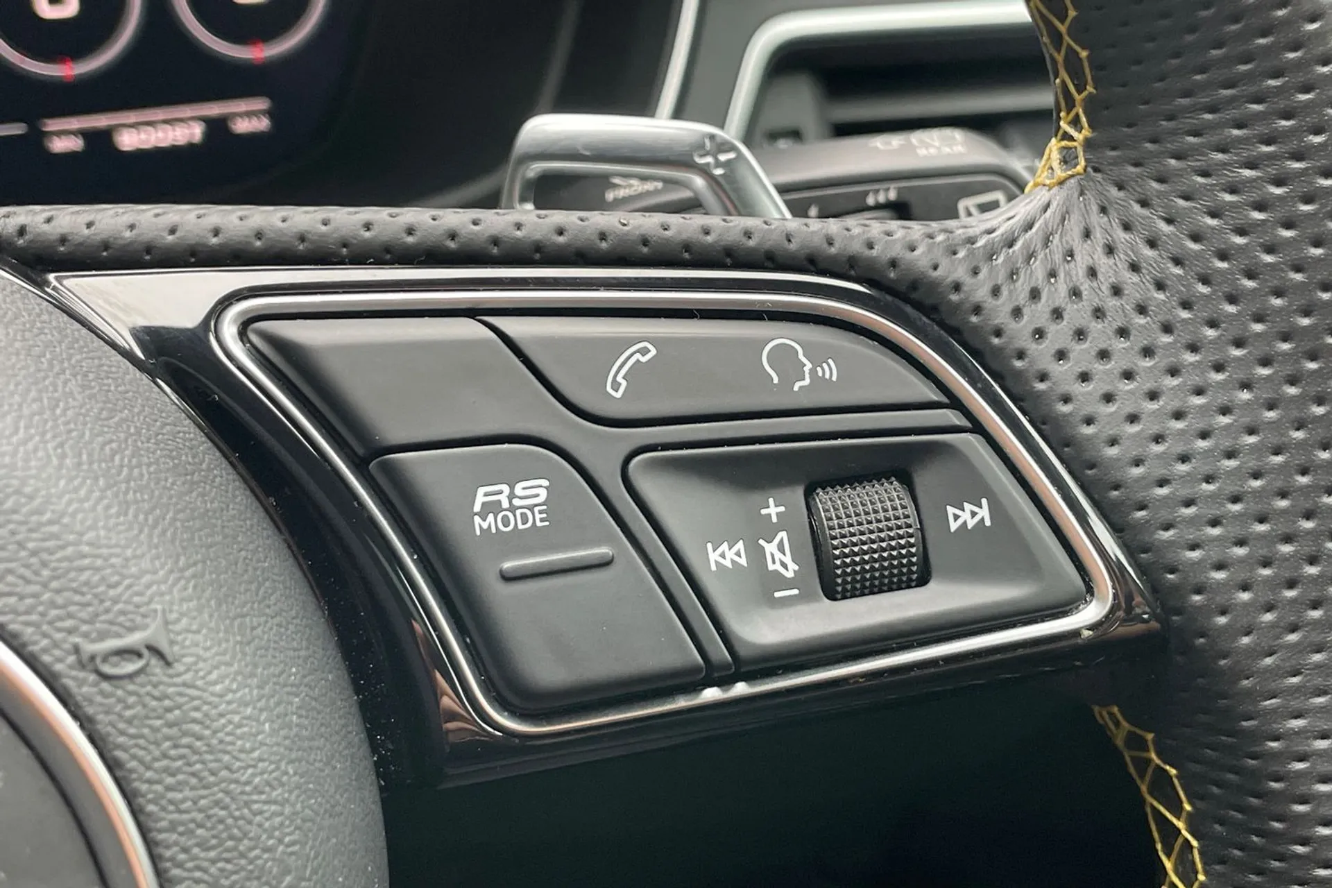 Audi RS4 thumbnail image number 36