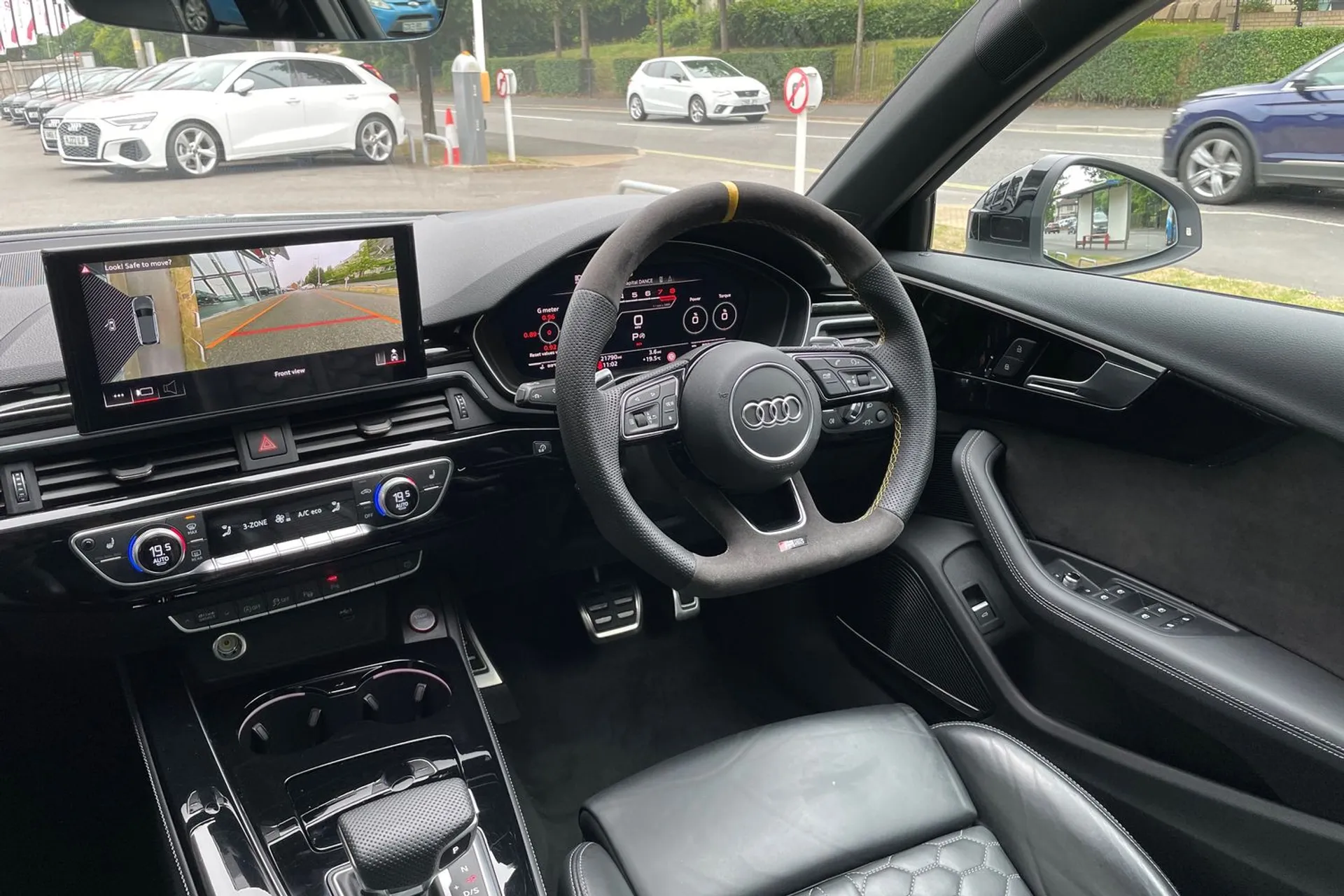Audi RS4 thumbnail image number 32