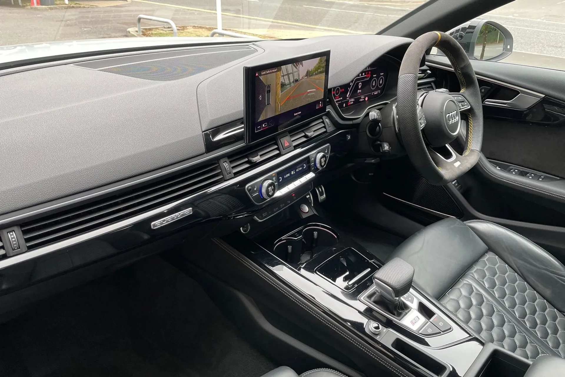 Audi RS4 thumbnail image number 26