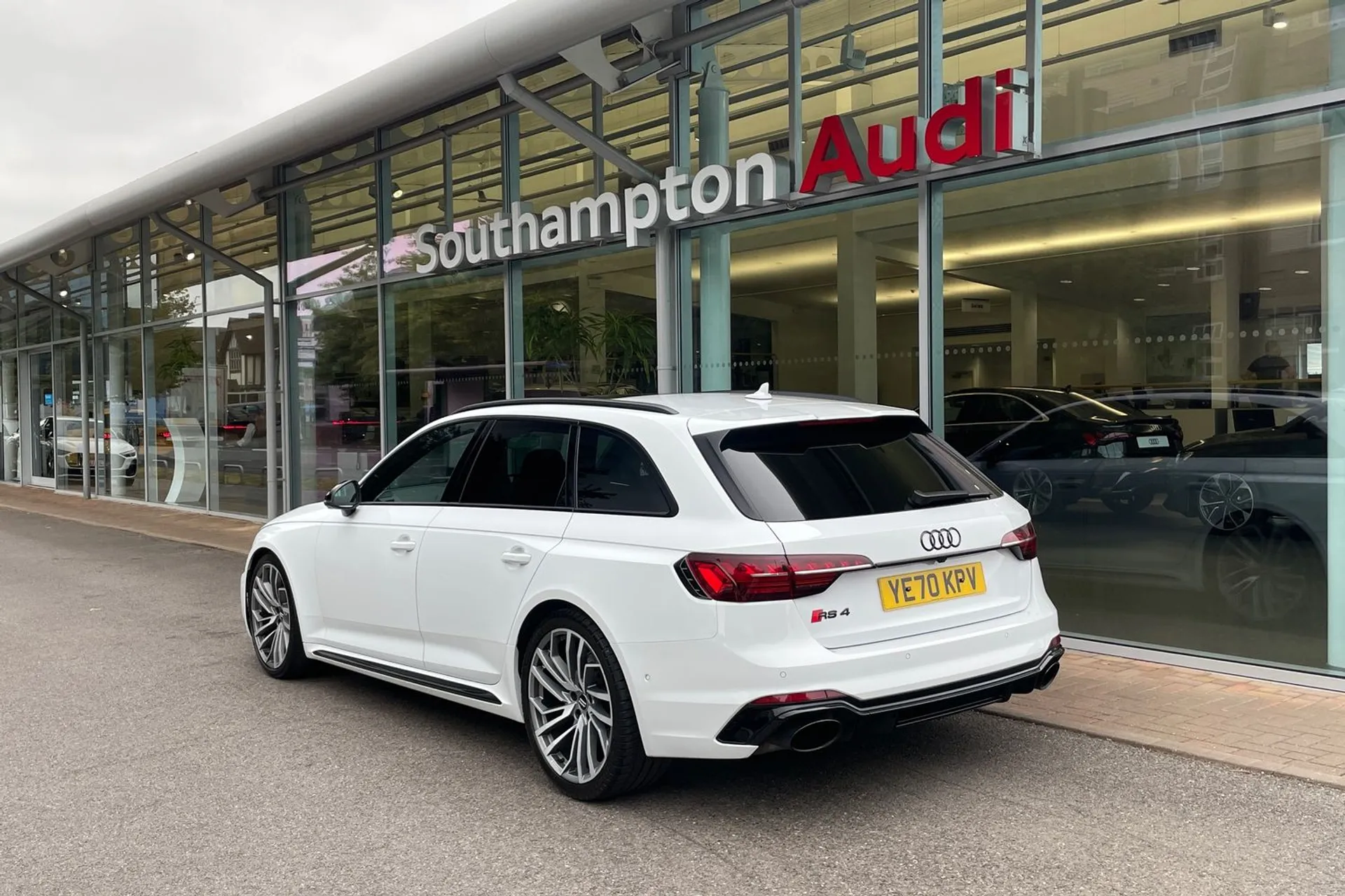 Audi RS4 thumbnail image number 7