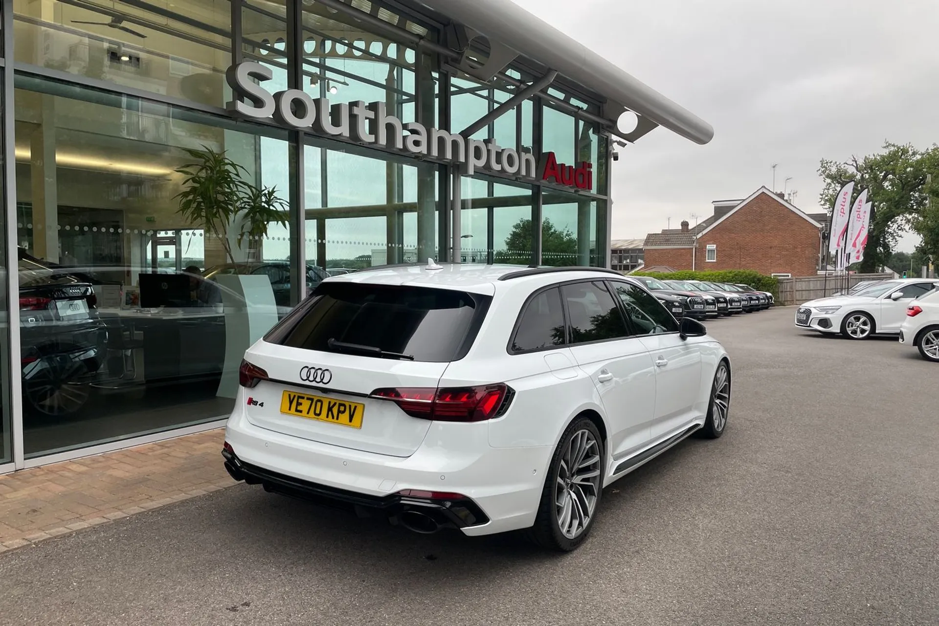 Audi RS4 thumbnail image number 5