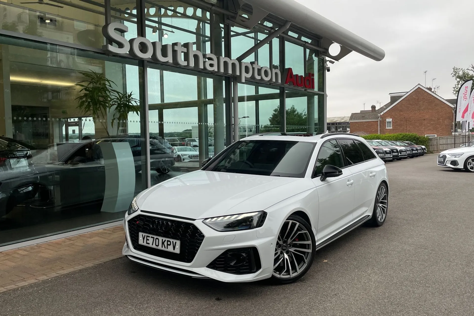Audi RS4 thumbnail image number 9